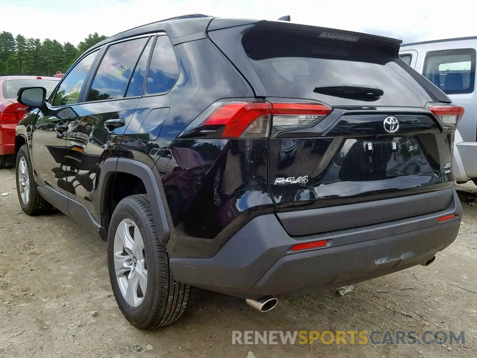 3 Photograph of a damaged car JTMP1RFV0KD504224 TOYOTA RAV4 XLE 2019