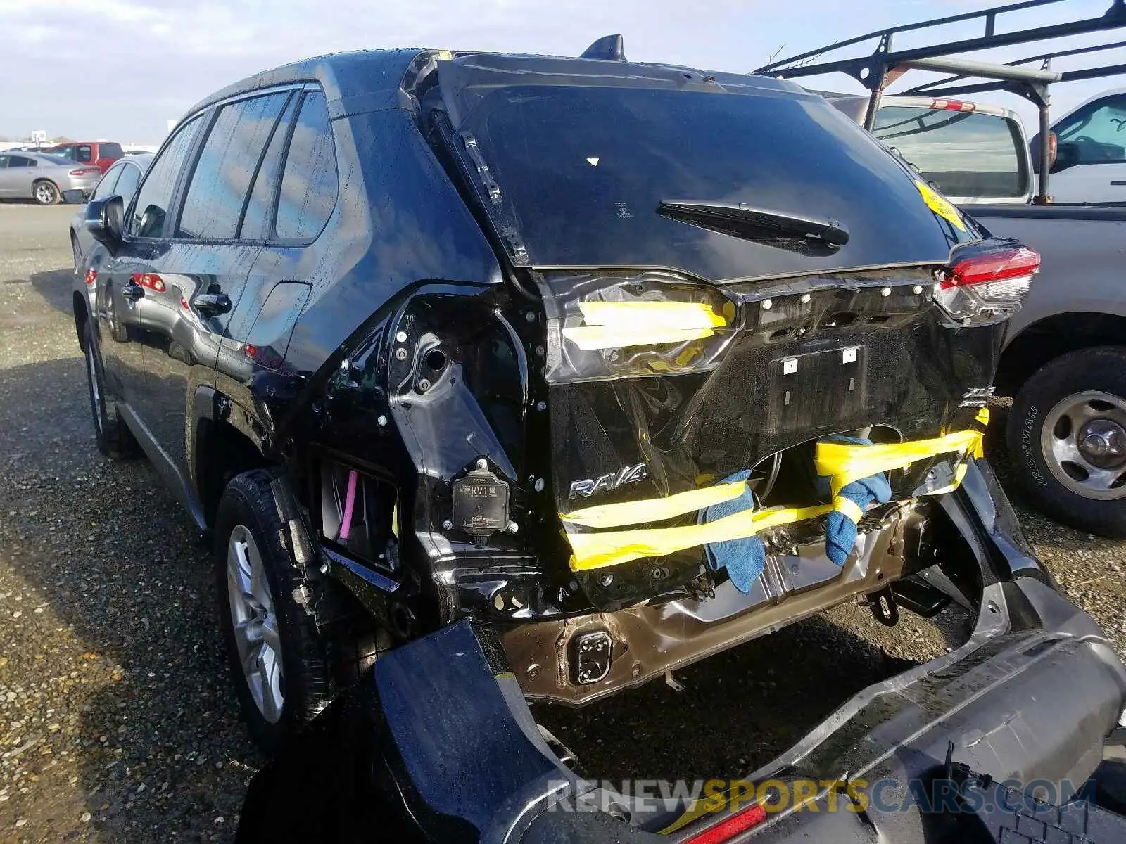 3 Photograph of a damaged car JTMP1RFV5KD505336 TOYOTA RAV4 XLE 2019