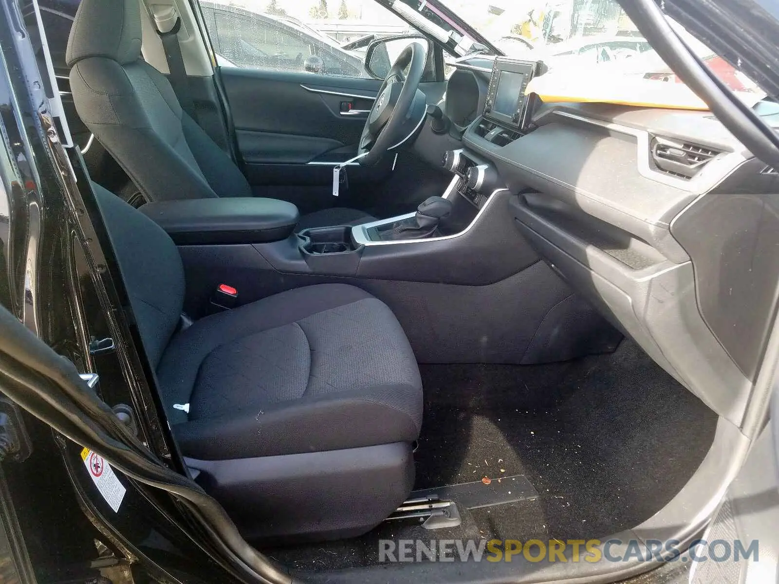 5 Photograph of a damaged car JTMP1RFV5KD505336 TOYOTA RAV4 XLE 2019