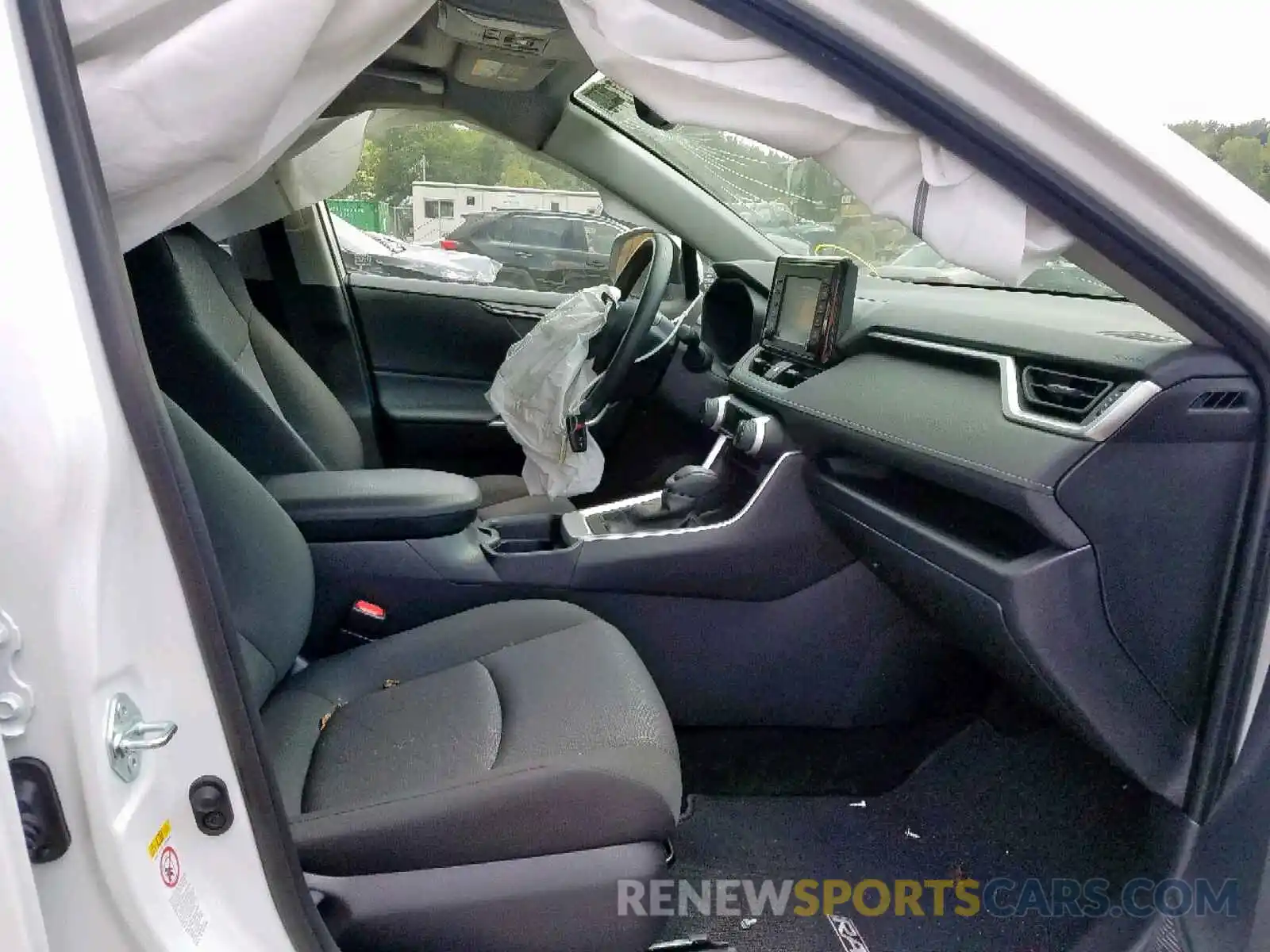 5 Photograph of a damaged car JTMP1RFV7KD007316 TOYOTA RAV4 XLE 2019