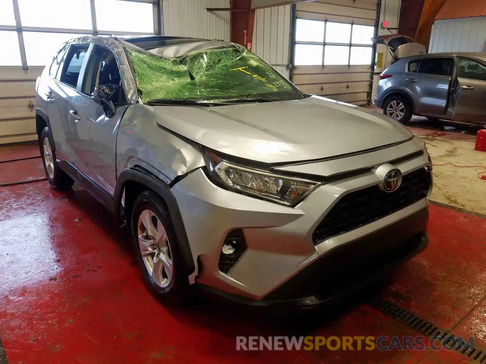 1 Photograph of a damaged car JTMP1RFV8KD047002 TOYOTA RAV4 XLE 2019