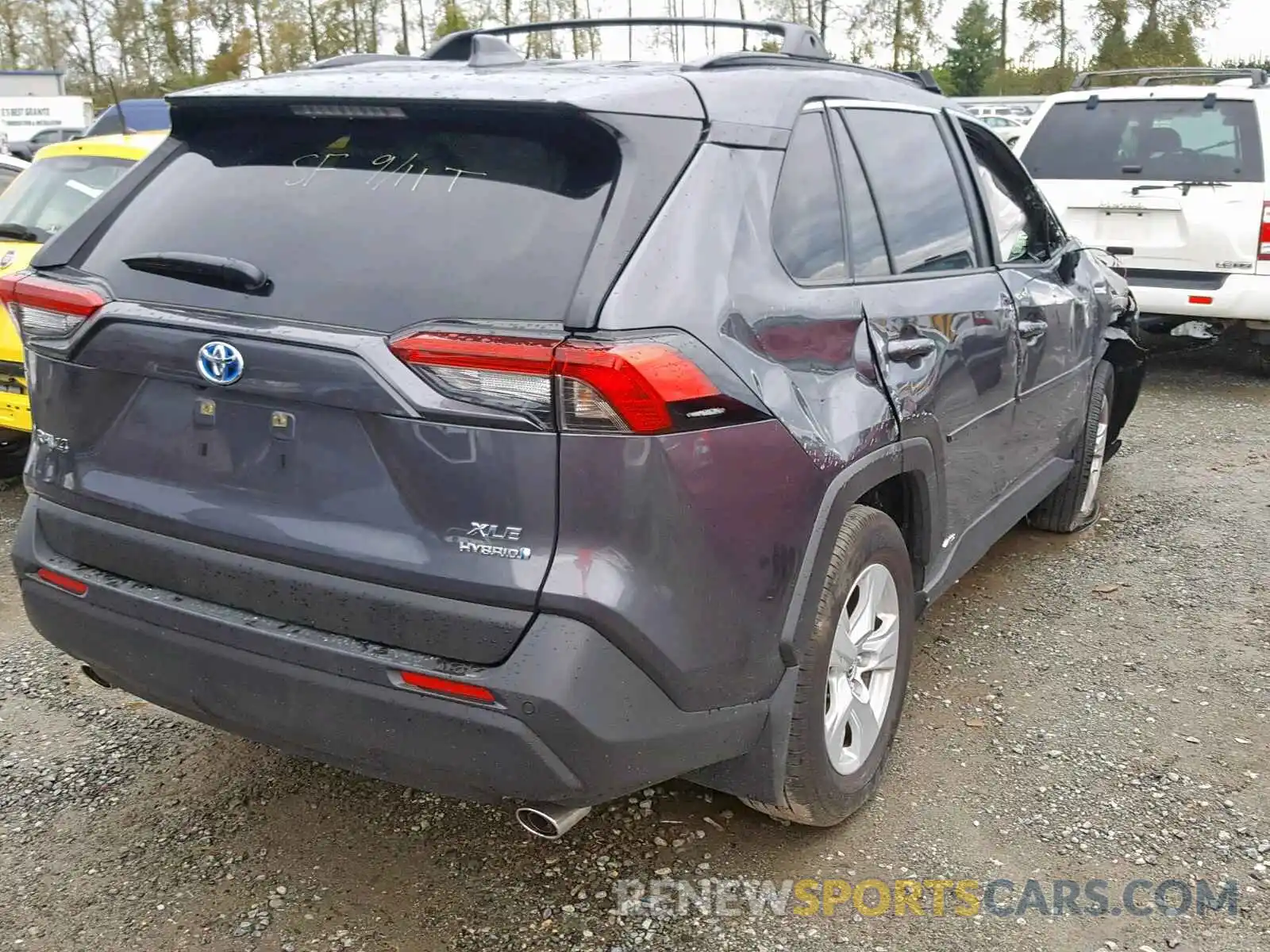 4 Photograph of a damaged car JTMRWRFVXKD002850 TOYOTA RAV4 XLE 2019