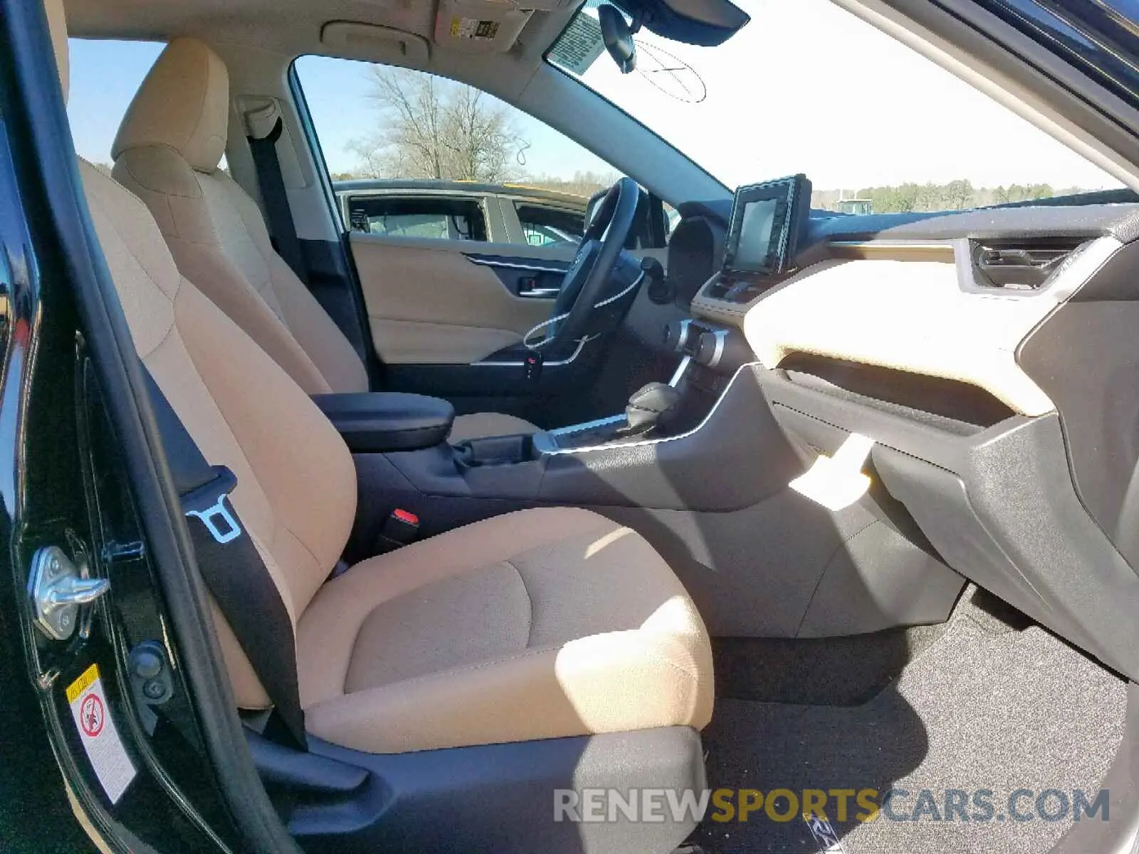 5 Photograph of a damaged car JTMW1RFV0KD016967 TOYOTA RAV4 XLE 2019