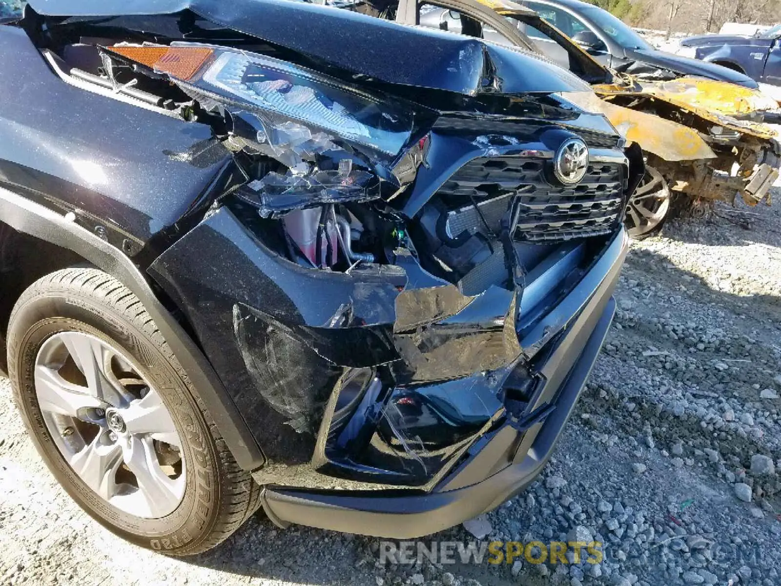 9 Photograph of a damaged car JTMW1RFV0KD016967 TOYOTA RAV4 XLE 2019