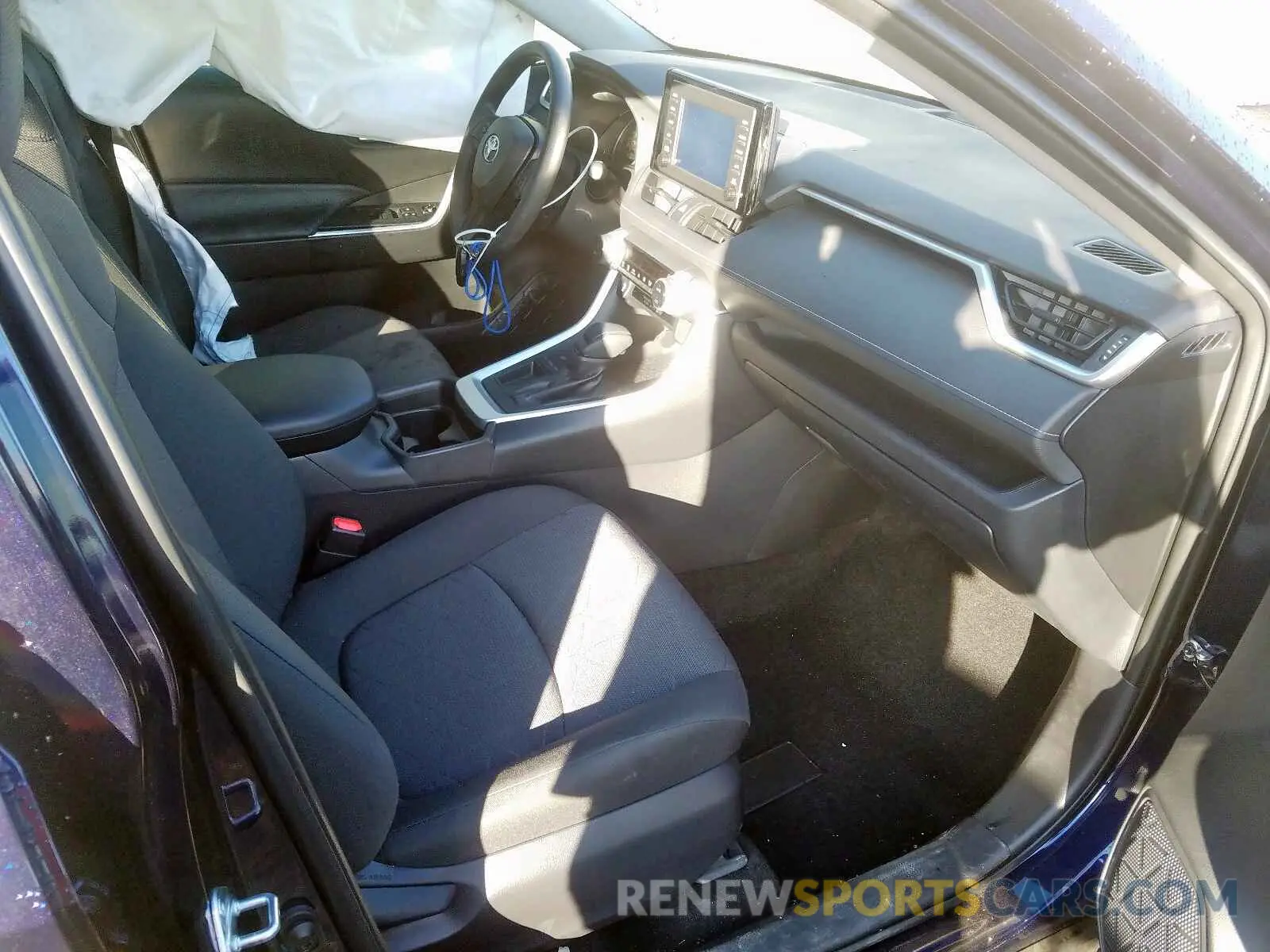 5 Photograph of a damaged car JTMW1RFV1KD022504 TOYOTA RAV4 XLE 2019