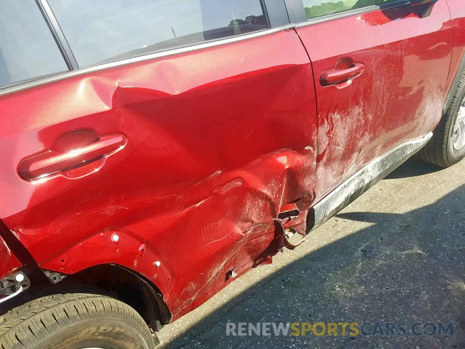 9 Photograph of a damaged car JTMW1RFV7KD032728 TOYOTA RAV4 XLE 2019