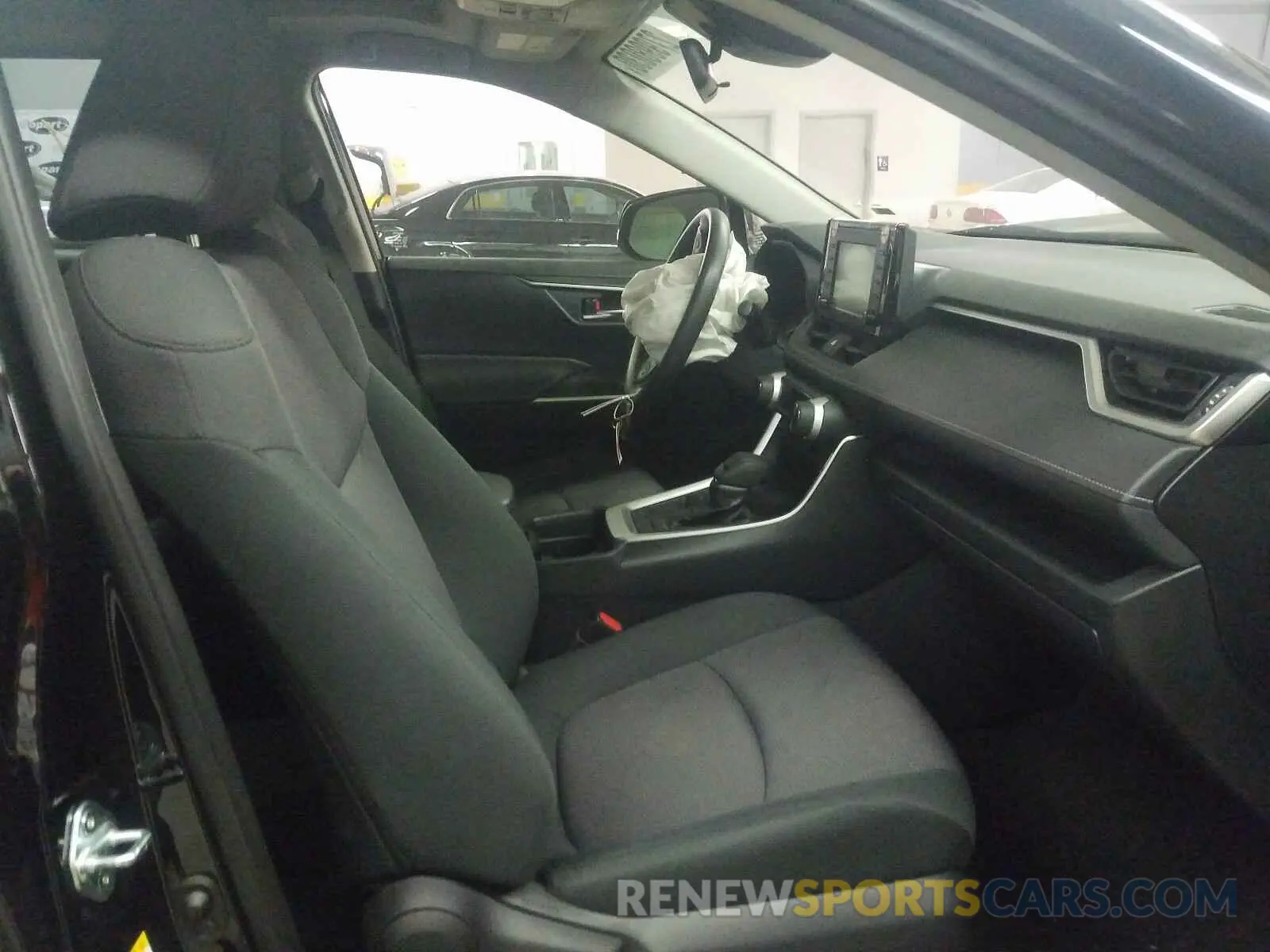 5 Photograph of a damaged car JTMW1RFV7KD506208 TOYOTA RAV4 XLE 2019