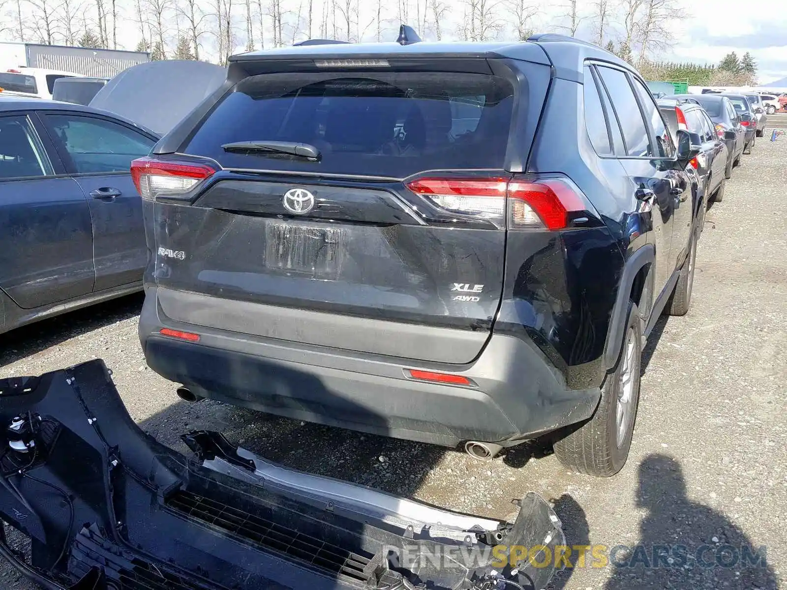 4 Photograph of a damaged car 2T3P1RFV2LC065677 TOYOTA RAV4 XLE 2020