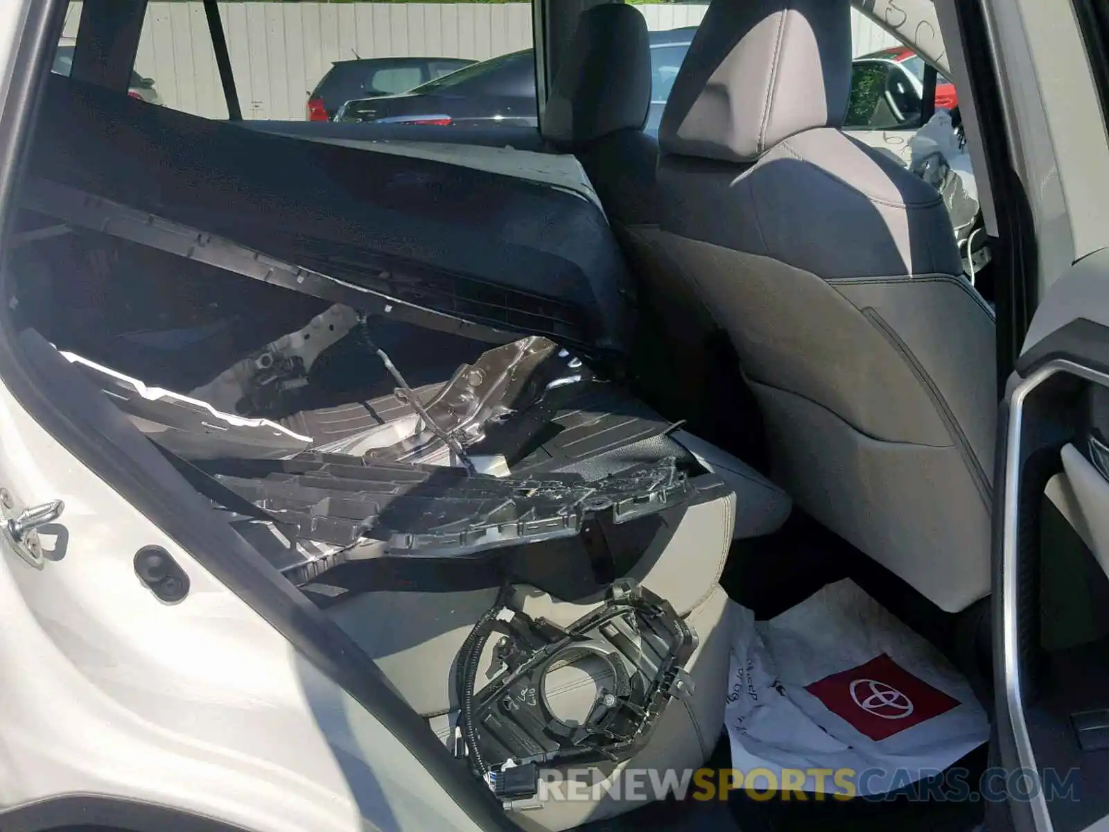 6 Photograph of a damaged car 2T3C1RFV4KC013271 TOYOTA RAV4 XLE P 2019