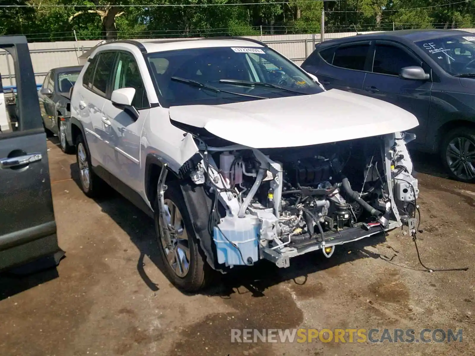 1 Photograph of a damaged car 2T3C1RFV8KW012168 TOYOTA RAV4 XLE P 2019