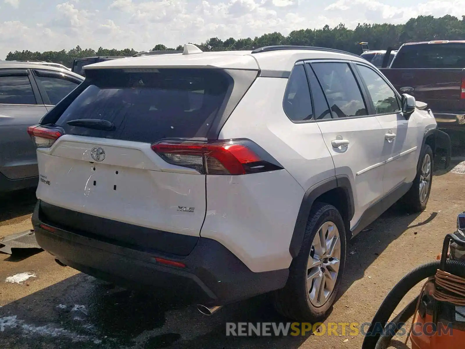 4 Photograph of a damaged car 2T3C1RFV8KW012168 TOYOTA RAV4 XLE P 2019