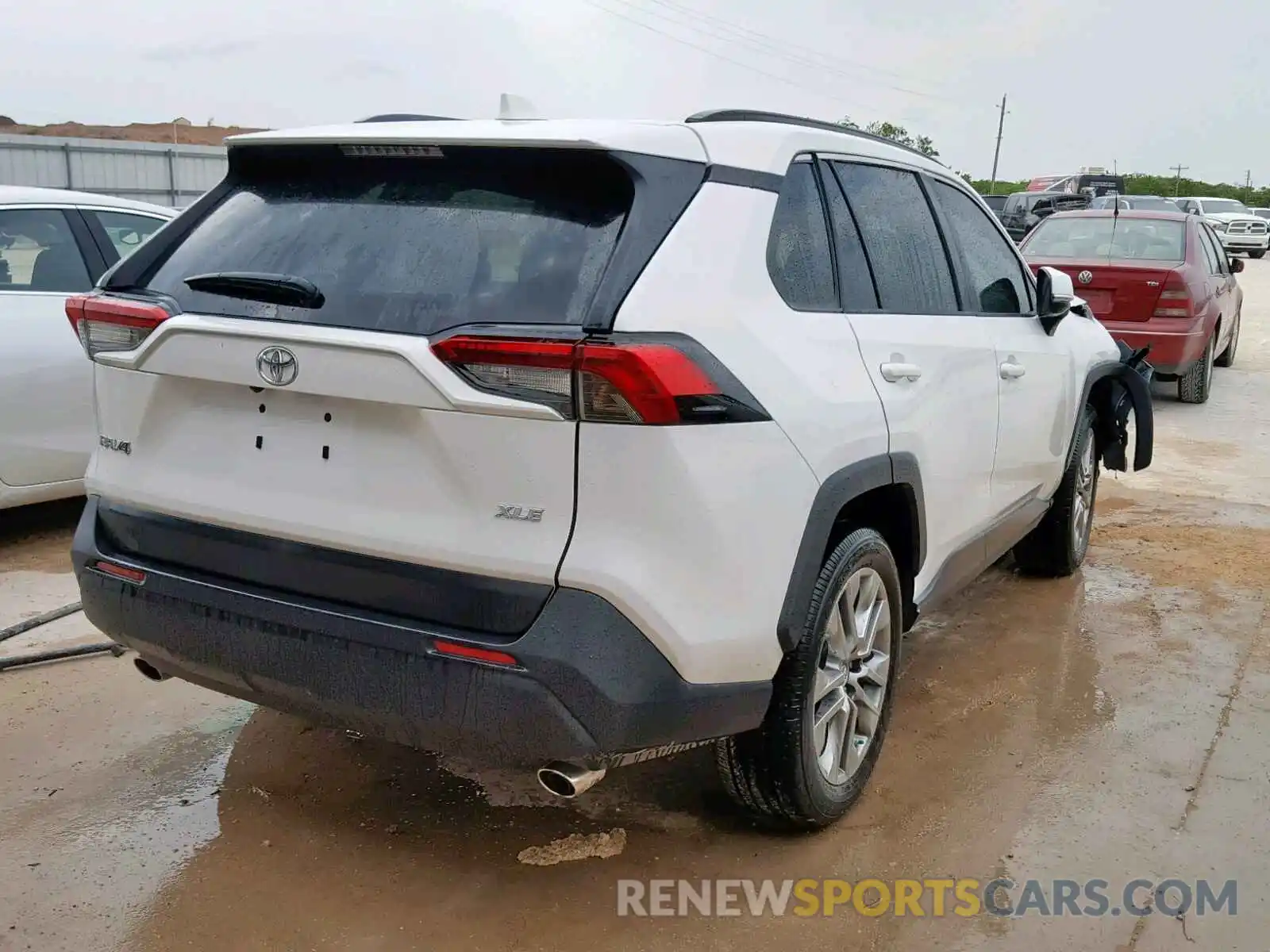 4 Photograph of a damaged car 2T3C1RFVXKW016657 TOYOTA RAV4 XLE P 2019