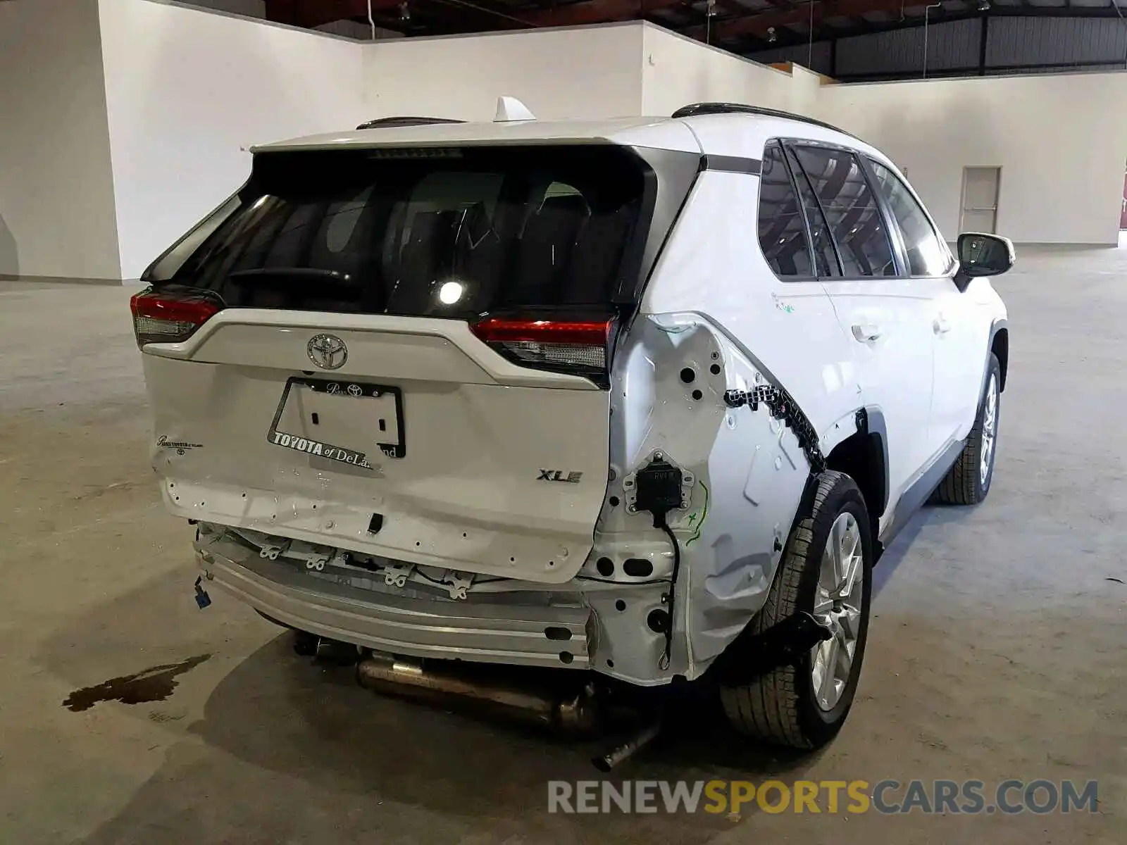 4 Photograph of a damaged car JTMC1RFV1KD021663 TOYOTA RAV4 XLE P 2019