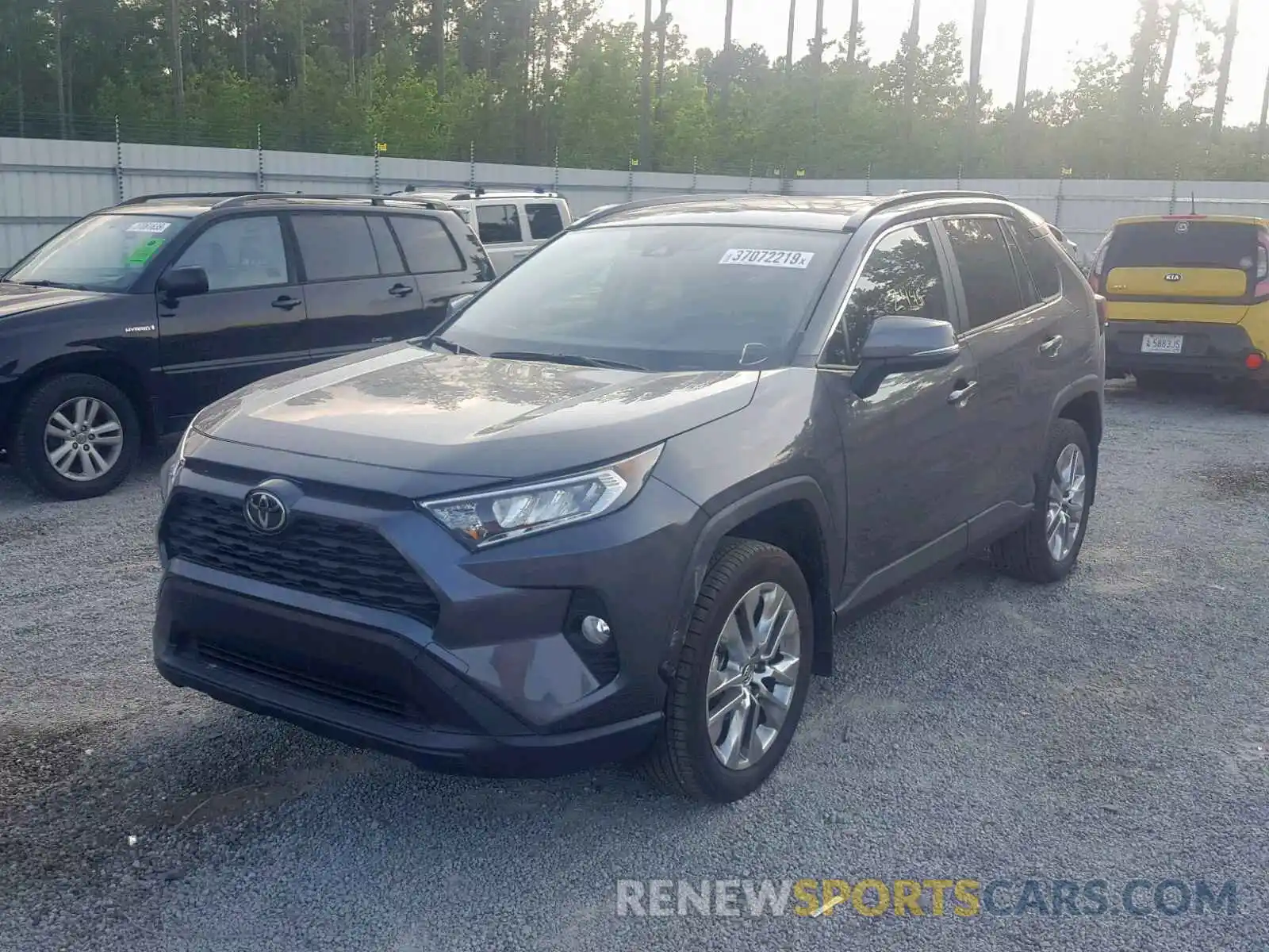 2 Photograph of a damaged car JTMC1RFV6KD506087 TOYOTA RAV4 XLE P 2019