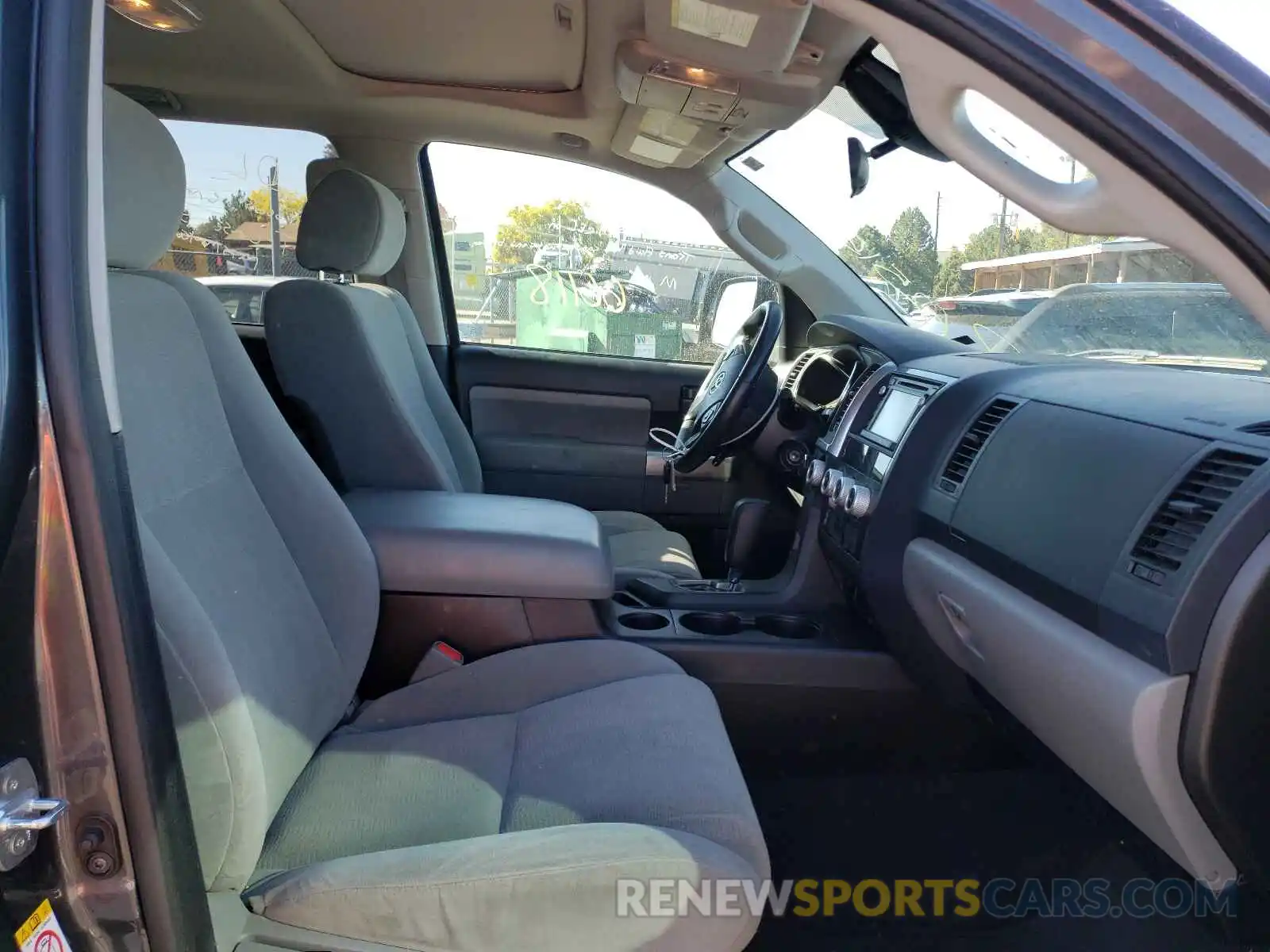 5 Photograph of a damaged car 5TDBY5G10KS169741 TOYOTA SEQUOIA 2019