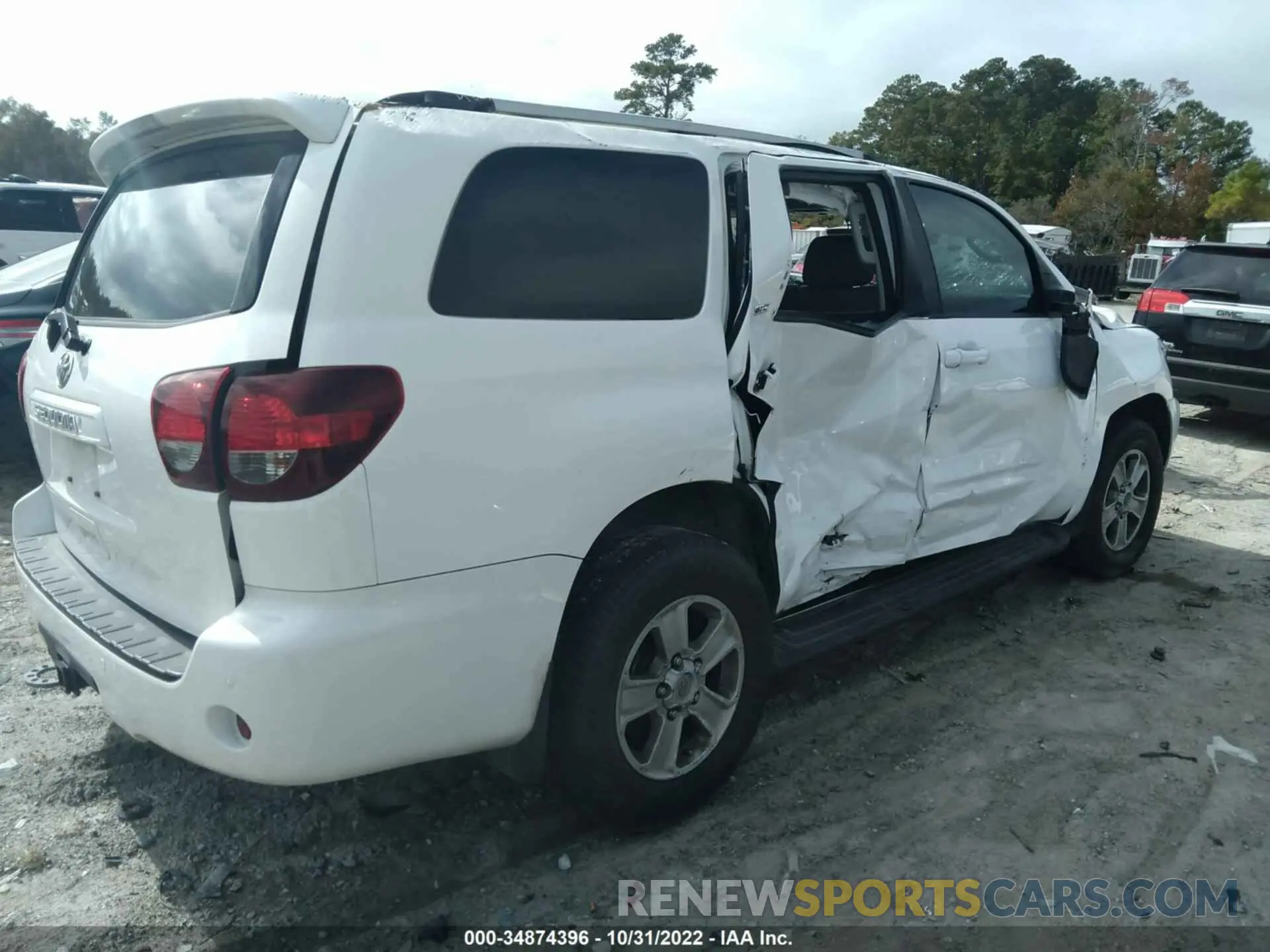 4 Photograph of a damaged car 5TDBY5G13KS174562 TOYOTA SEQUOIA 2019