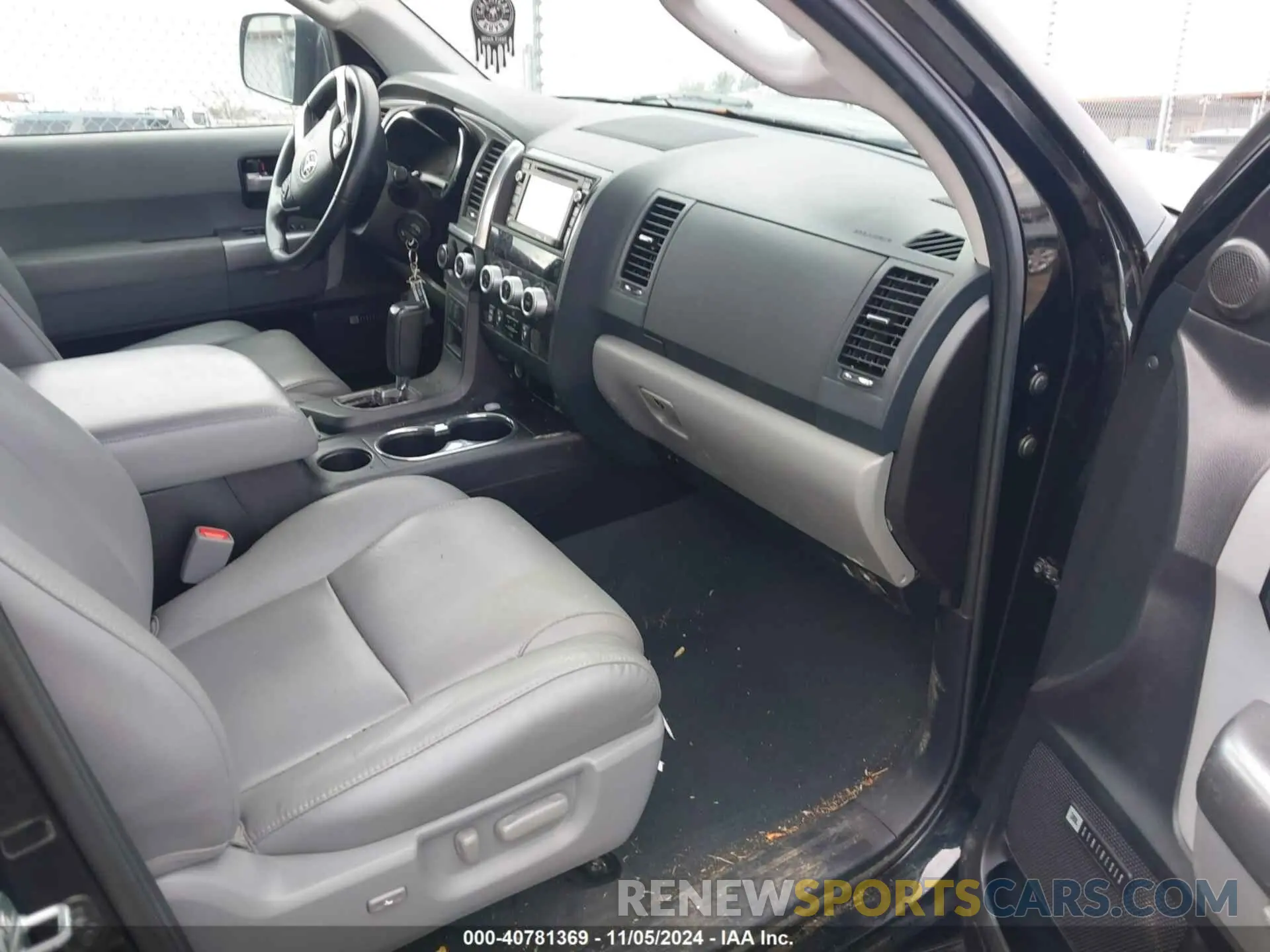 5 Photograph of a damaged car 5TDJY5G10KS168651 TOYOTA SEQUOIA 2019