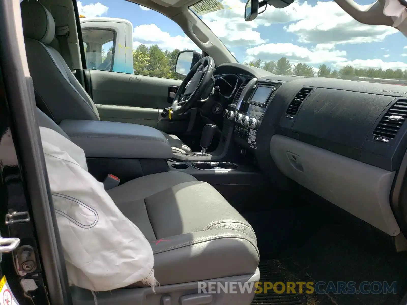 5 Photograph of a damaged car 5TDJY5G14KS172945 TOYOTA SEQUOIA 2019