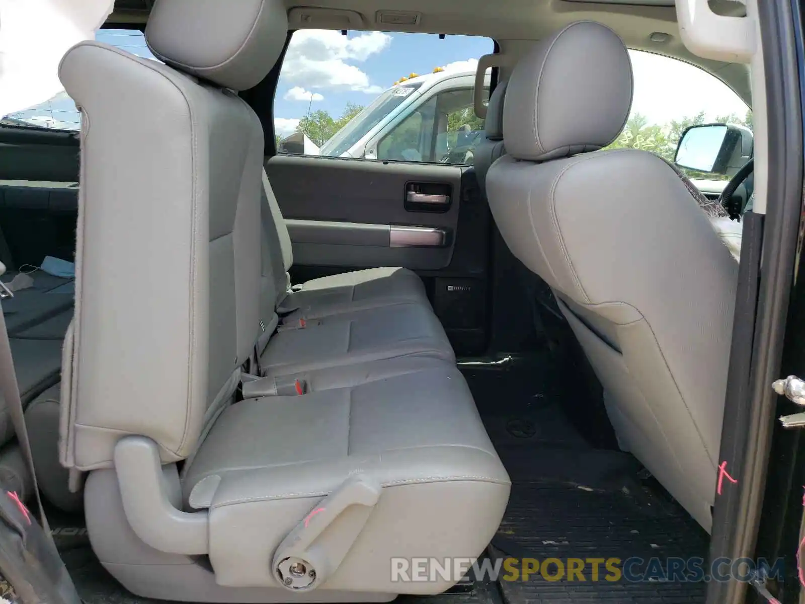 6 Photograph of a damaged car 5TDJY5G14KS172945 TOYOTA SEQUOIA 2019