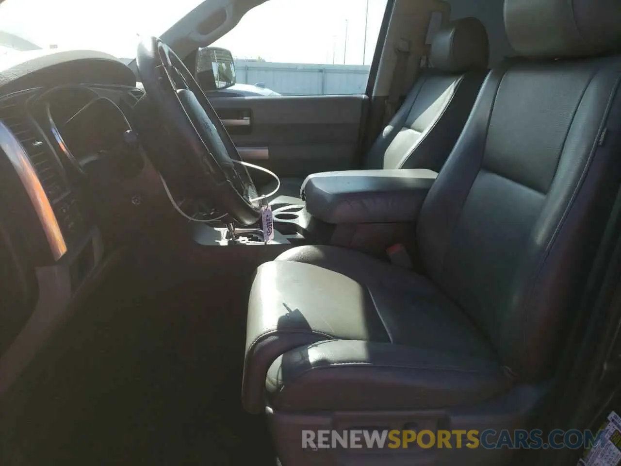 7 Photograph of a damaged car 5TDJY5G15KS170184 TOYOTA SEQUOIA 2019