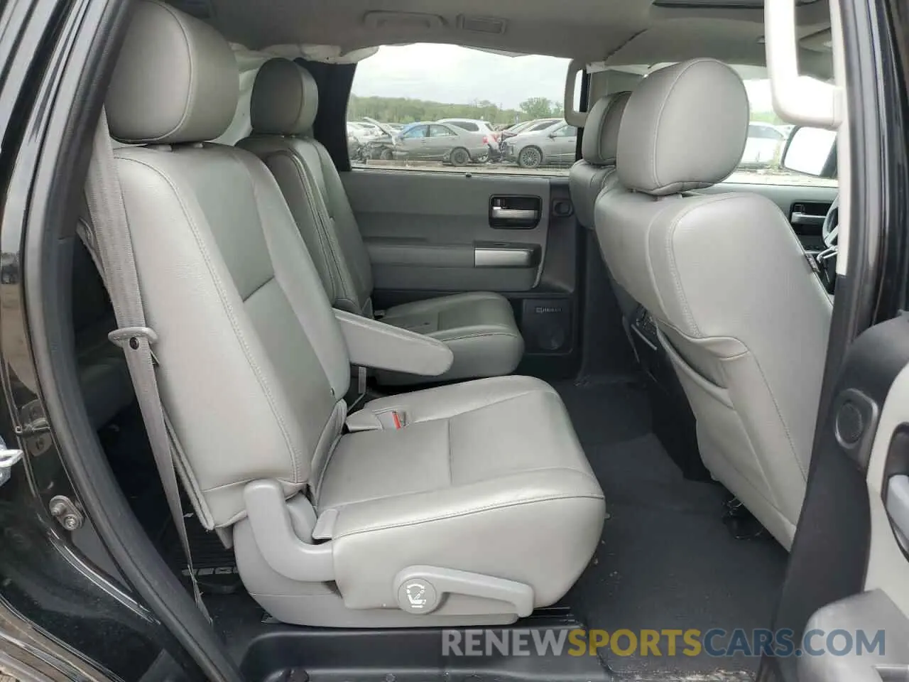 11 Photograph of a damaged car 5TDJY5G18KS170888 TOYOTA SEQUOIA 2019