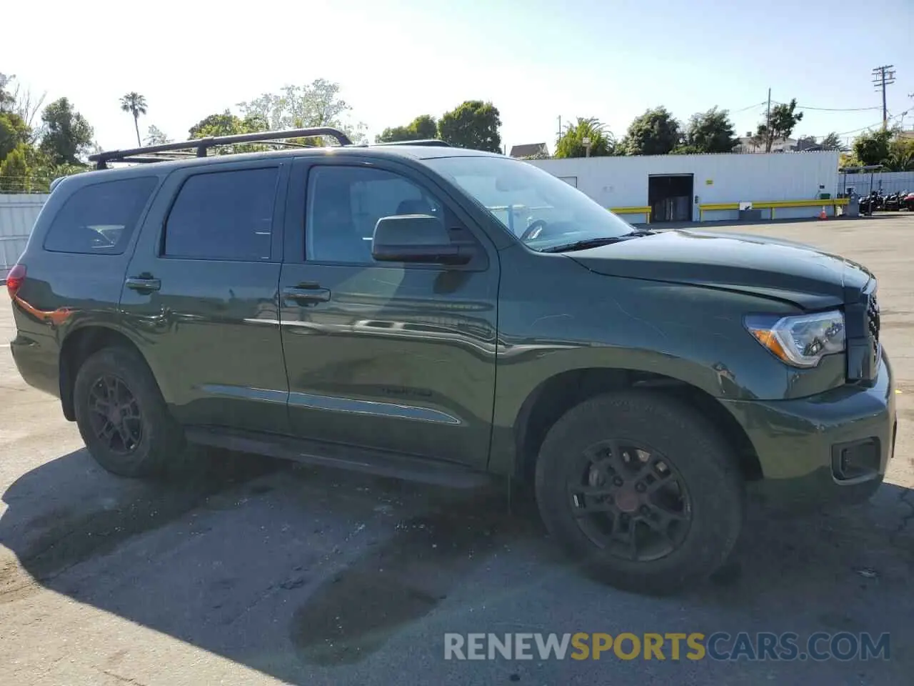 4 Photograph of a damaged car 5TDBY5G16LS178882 TOYOTA SEQUOIA 2020