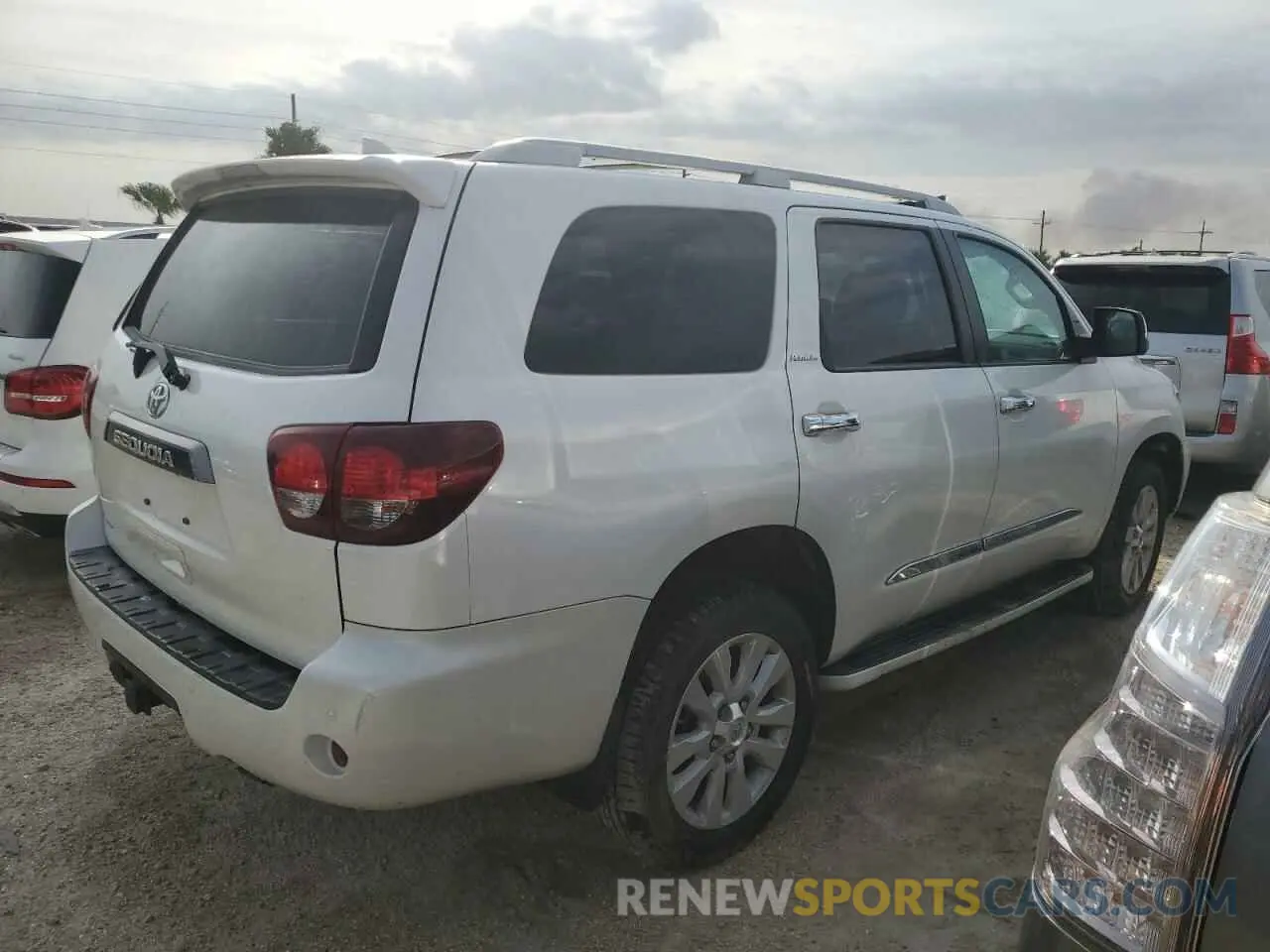 3 Photograph of a damaged car 5TDDY5G12LS174921 TOYOTA SEQUOIA 2020