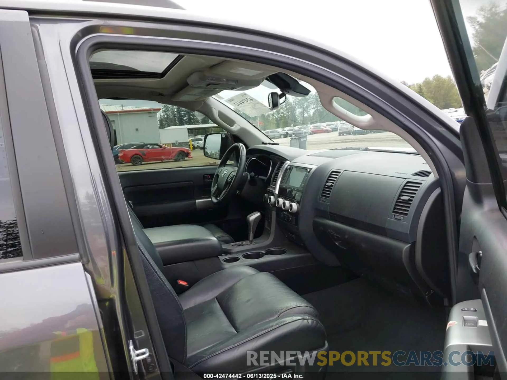 5 Photograph of a damaged car 5TDCY5B11MS182870 TOYOTA SEQUOIA 2021