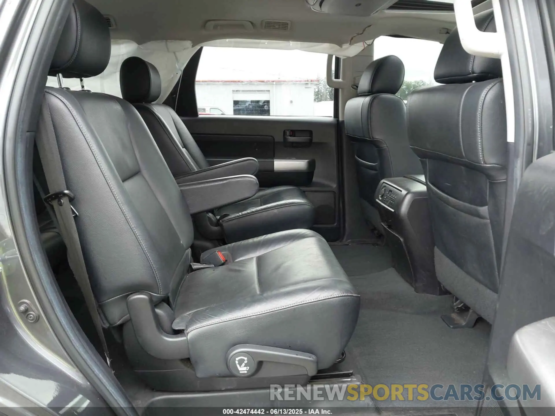 8 Photograph of a damaged car 5TDCY5B11MS182870 TOYOTA SEQUOIA 2021