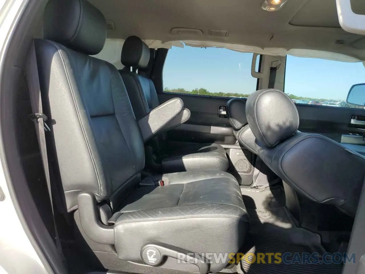 11 Photograph of a damaged car 5TDHY5B16MS185978 TOYOTA SEQUOIA 2021