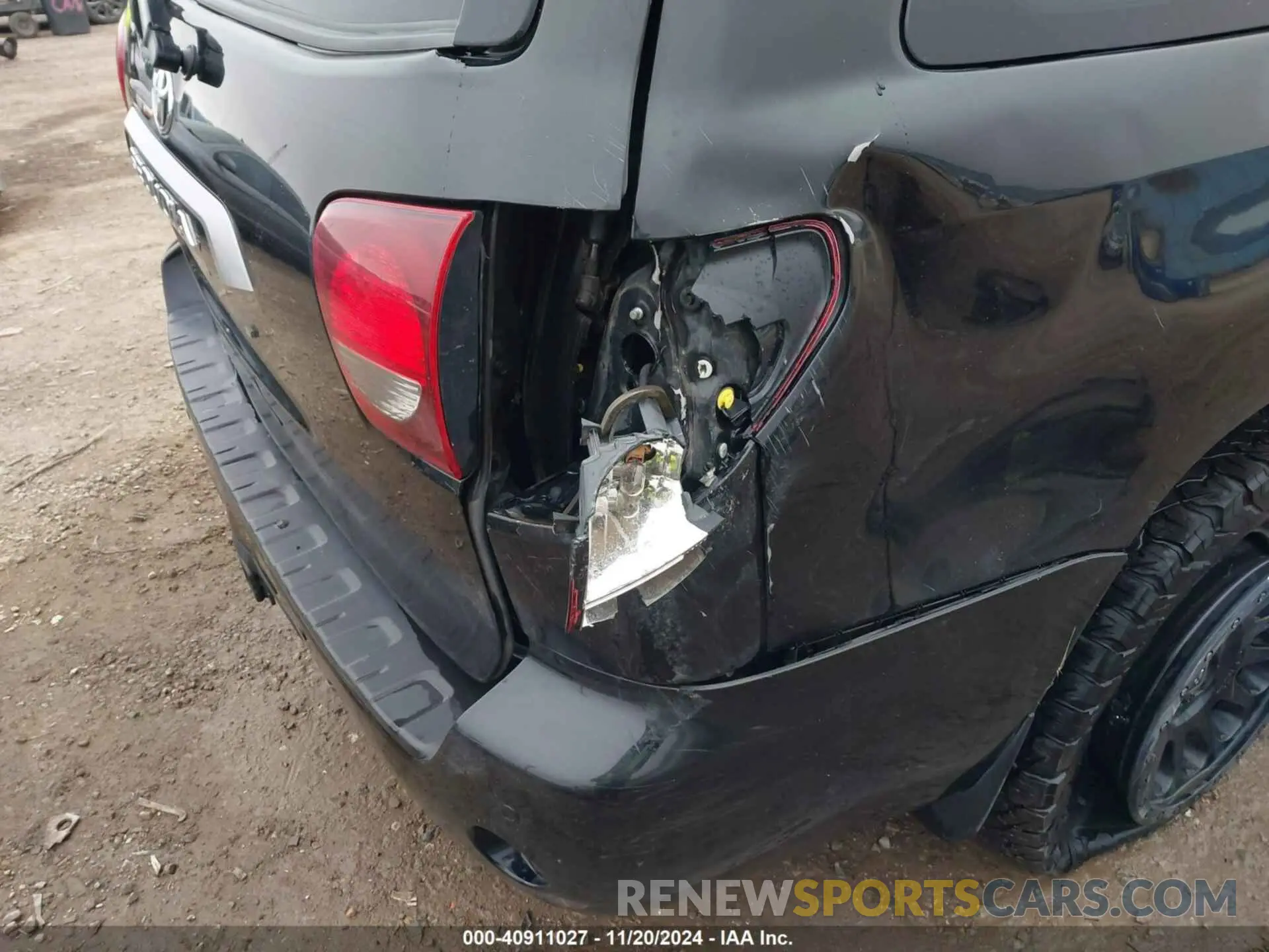 12 Photograph of a damaged car 5TDFY5B18NS189314 TOYOTA SEQUOIA 2022