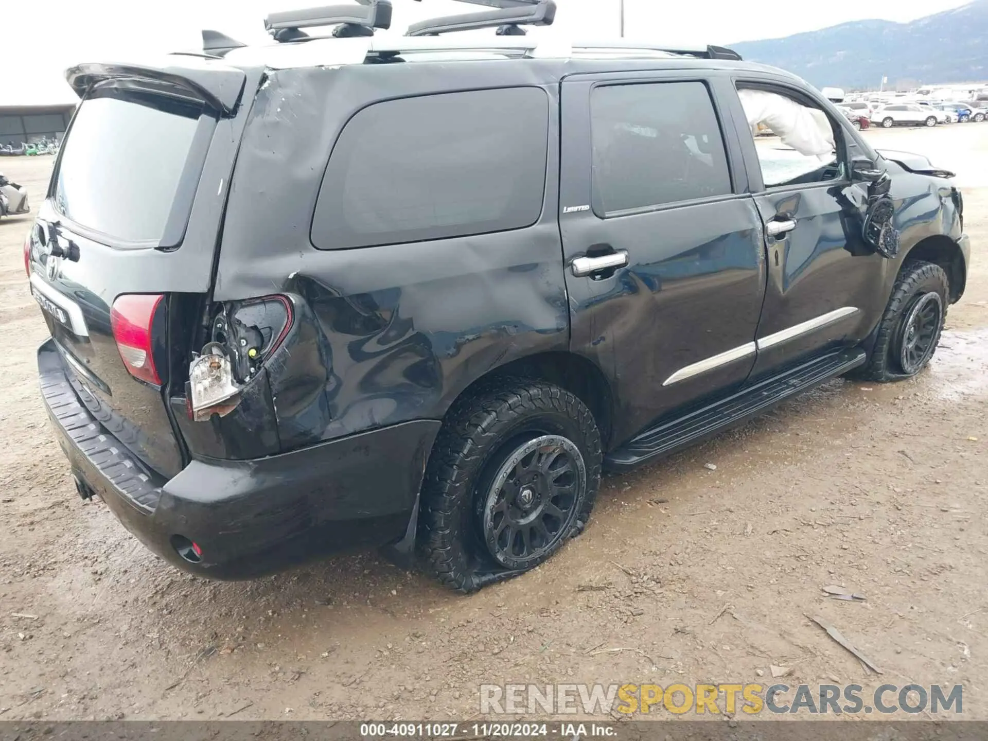 4 Photograph of a damaged car 5TDFY5B18NS189314 TOYOTA SEQUOIA 2022