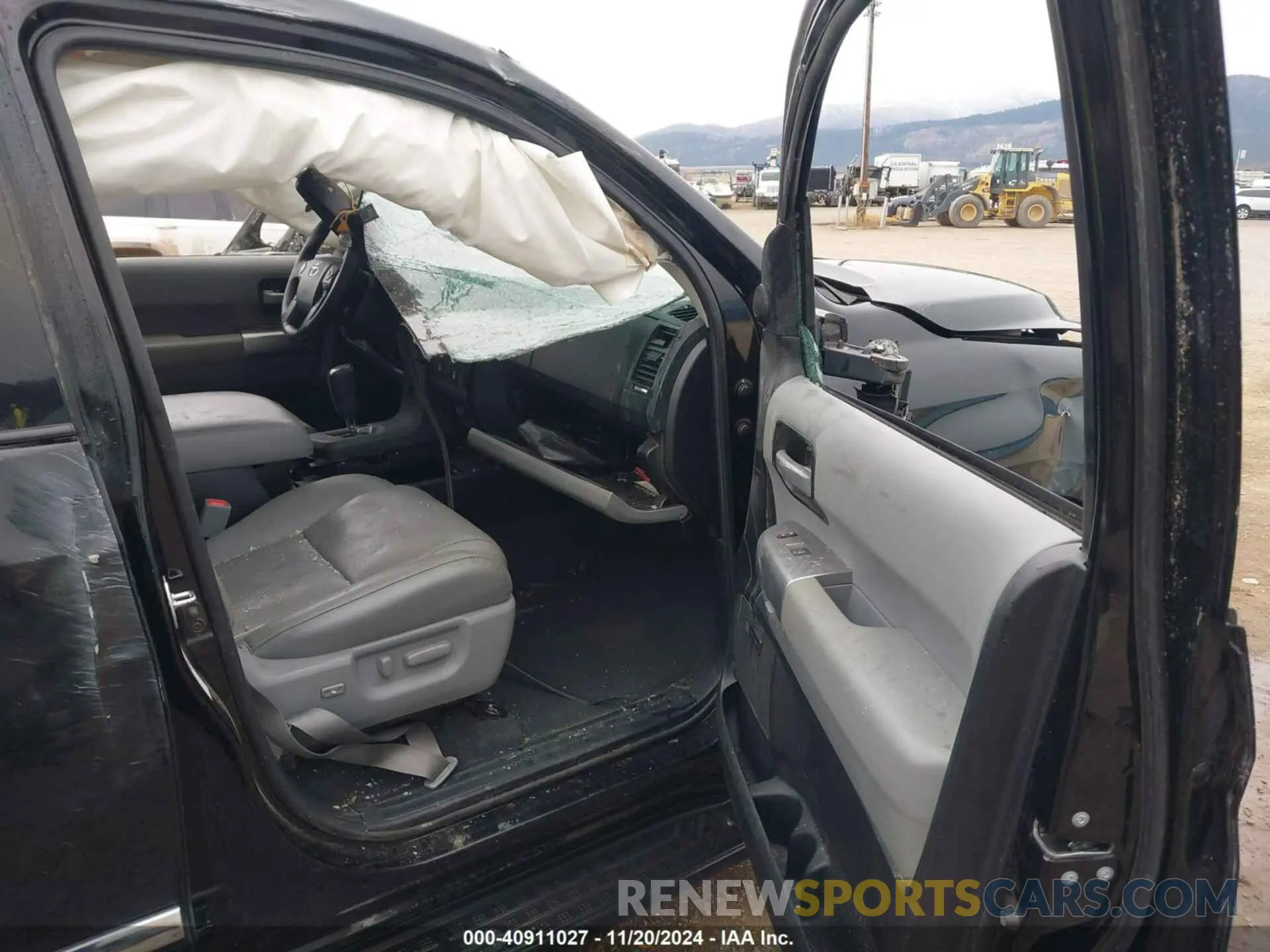 5 Photograph of a damaged car 5TDFY5B18NS189314 TOYOTA SEQUOIA 2022
