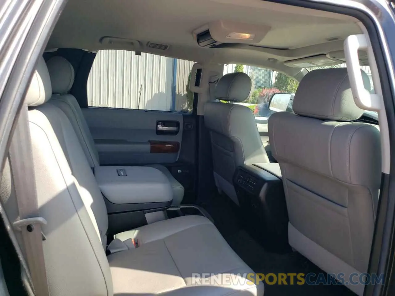 11 Photograph of a damaged car 5TDGY5B13NS189791 TOYOTA SEQUOIA 2022