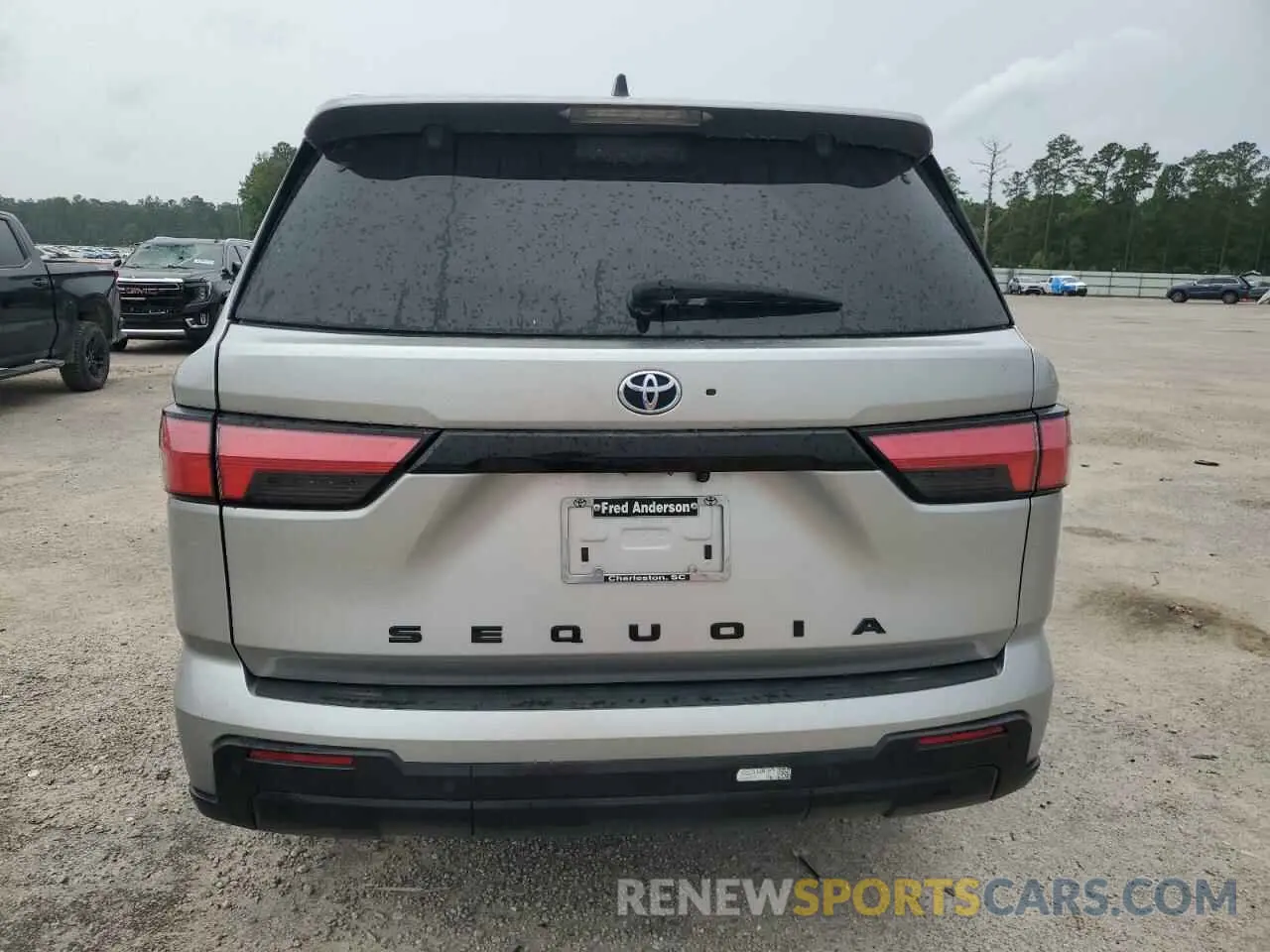6 Photograph of a damaged car 7SVAAAAA1PX002409 TOYOTA SEQUOIA 2023