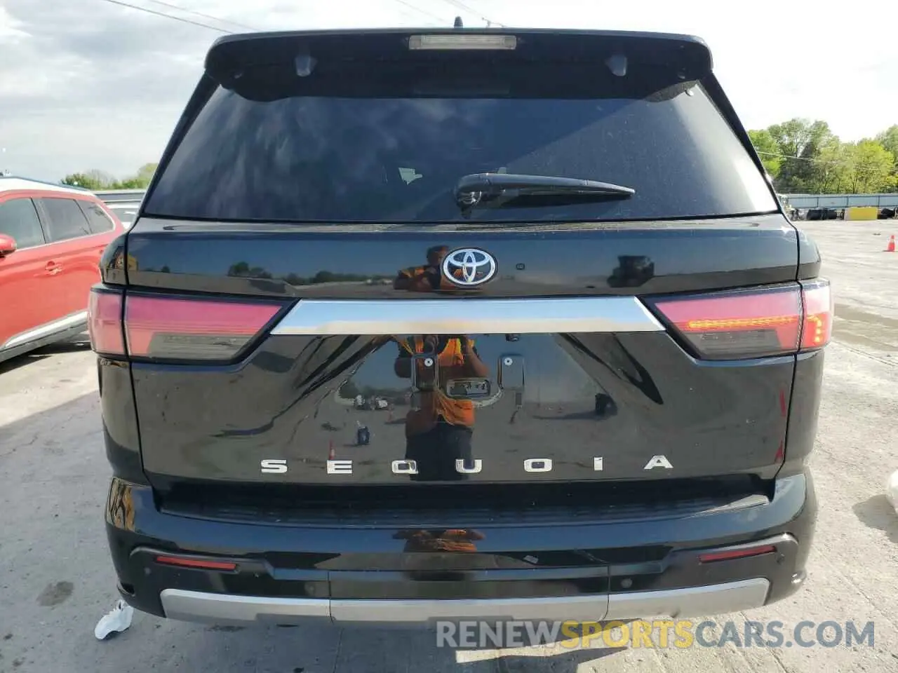 6 Photograph of a damaged car 7SVAAAAA3PX002041 TOYOTA SEQUOIA 2023