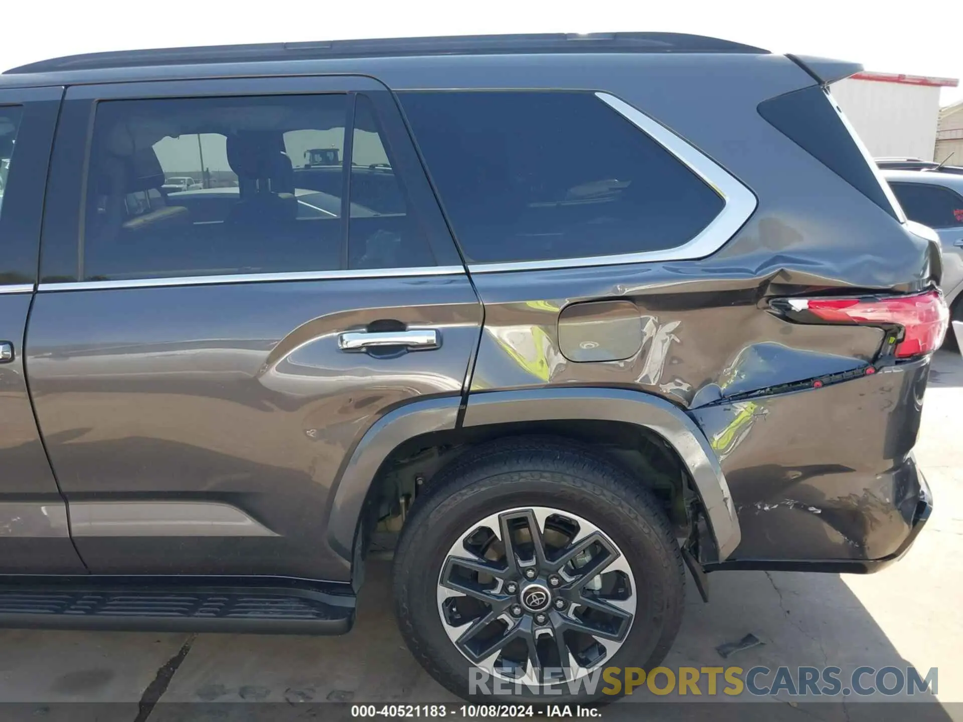 18 Photograph of a damaged car 7SVAAAAA8PX001323 TOYOTA SEQUOIA 2023