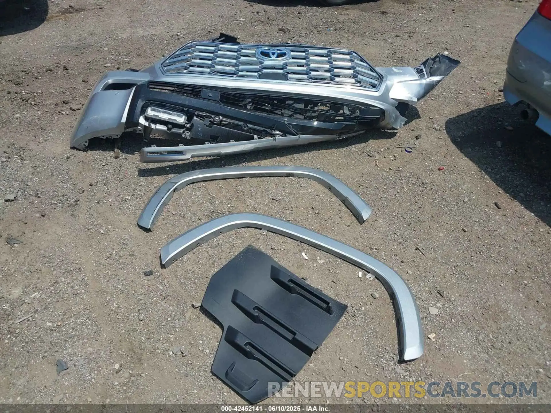 12 Photograph of a damaged car 7SVAAABA7PX008987 TOYOTA SEQUOIA 2023