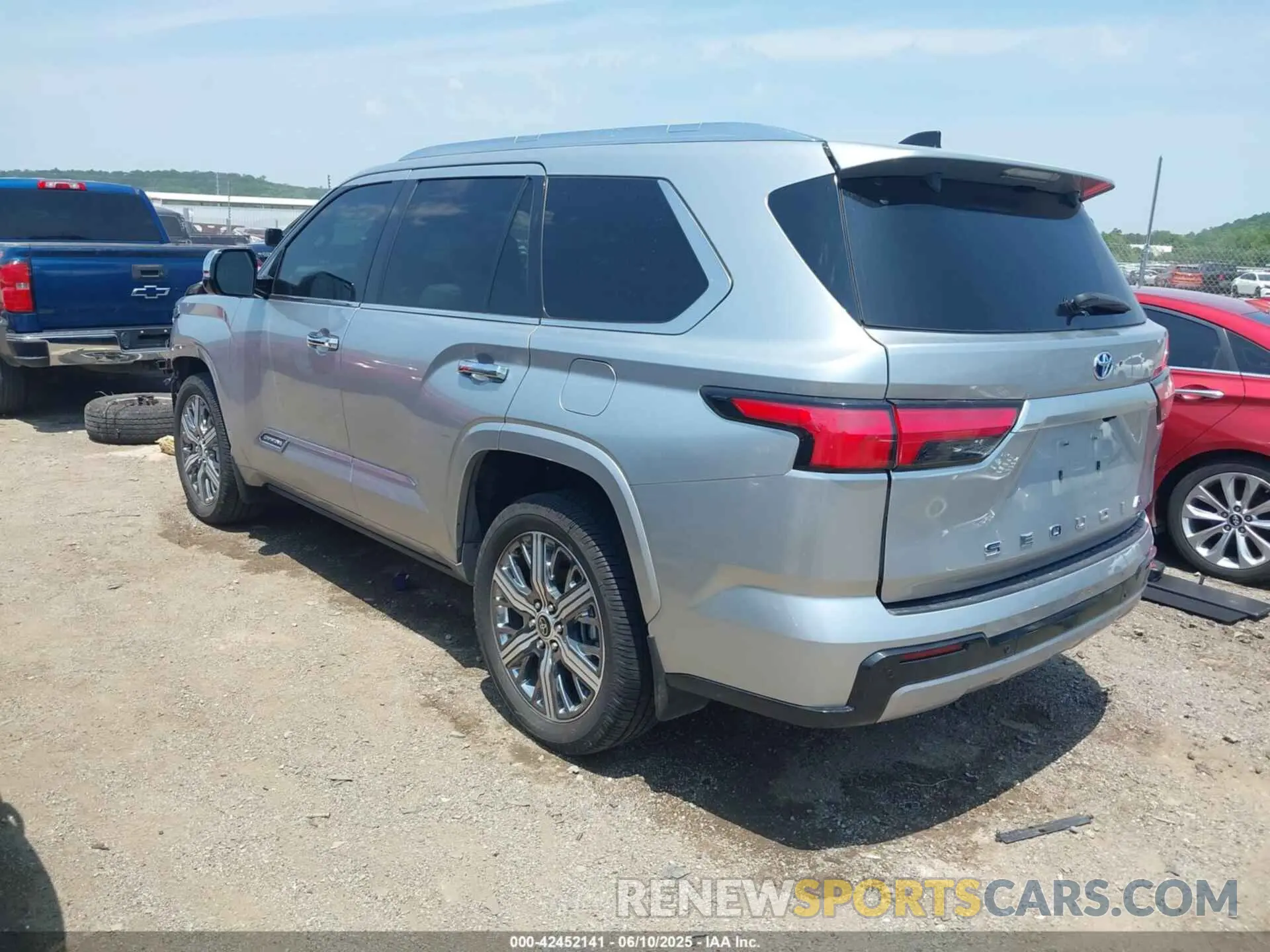 15 Photograph of a damaged car 7SVAAABA7PX008987 TOYOTA SEQUOIA 2023