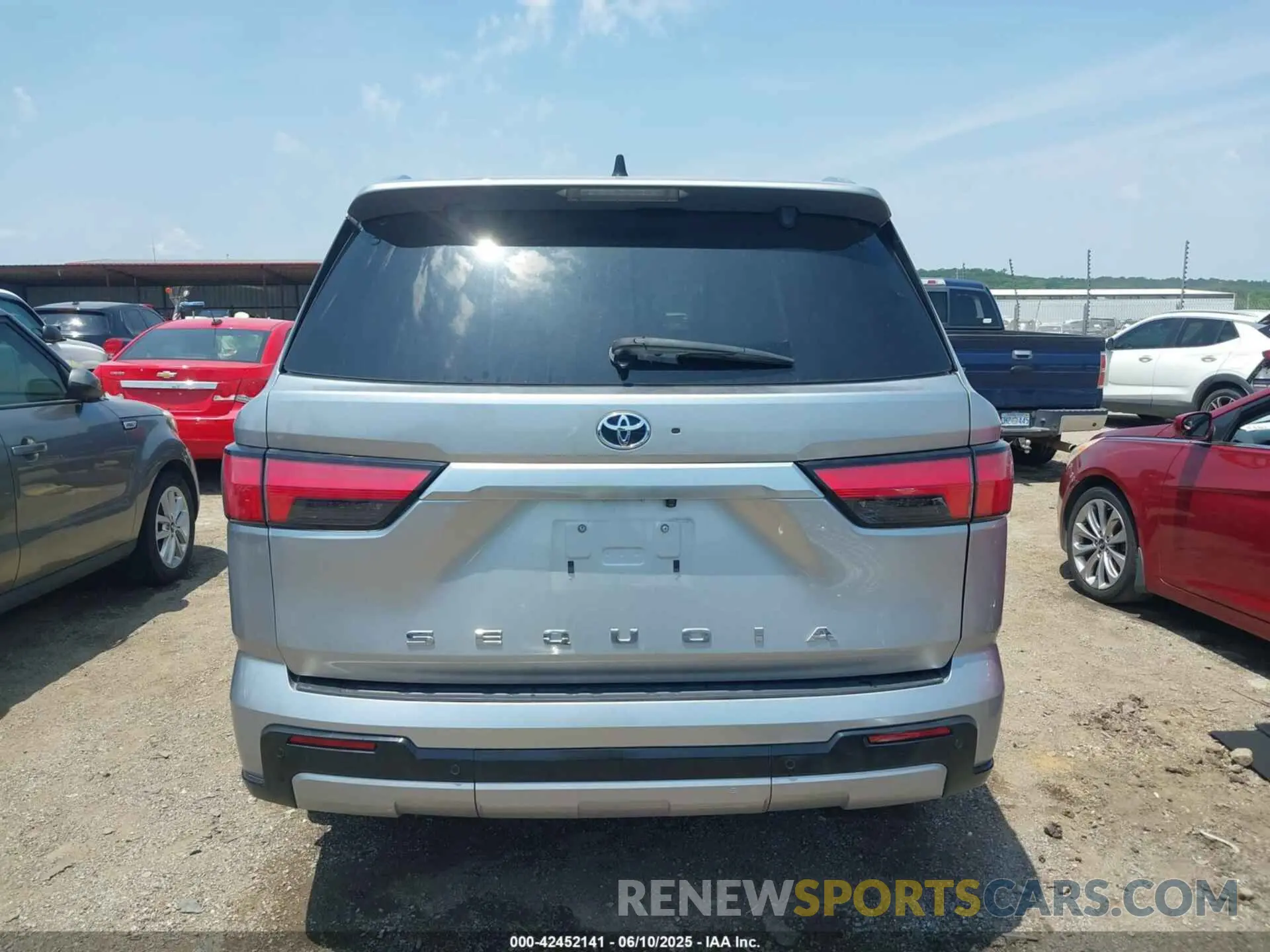17 Photograph of a damaged car 7SVAAABA7PX008987 TOYOTA SEQUOIA 2023