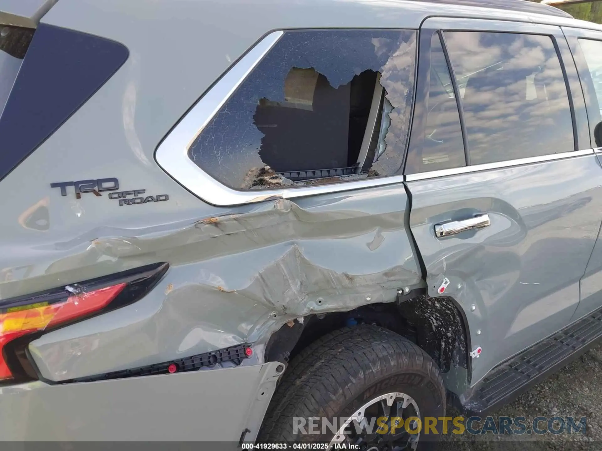 6 Photograph of a damaged car 7SVAAABA9PX004097 TOYOTA SEQUOIA 2023