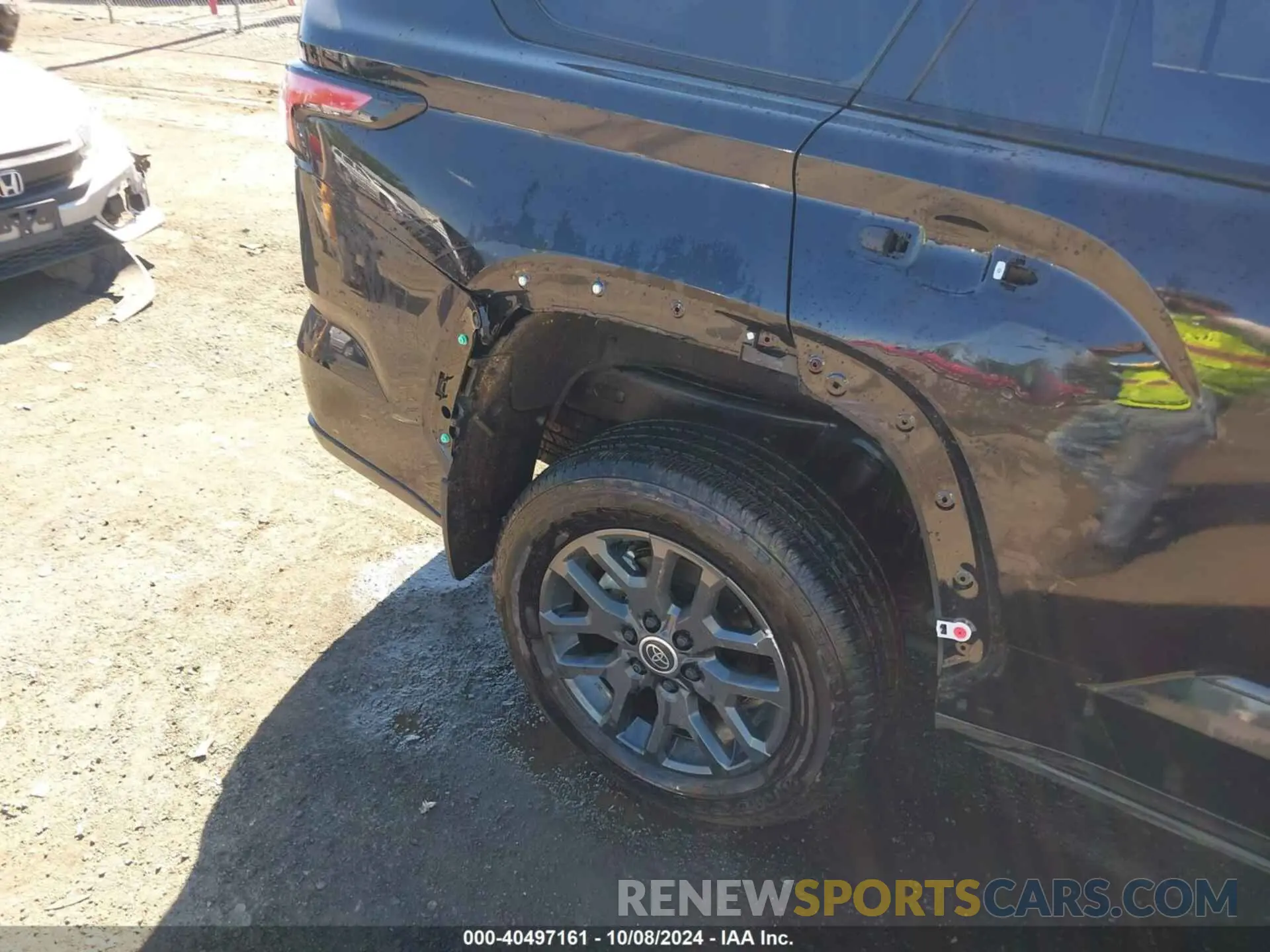 19 Photograph of a damaged car 7SVAAABA5RX039397 TOYOTA SEQUOIA 2024
