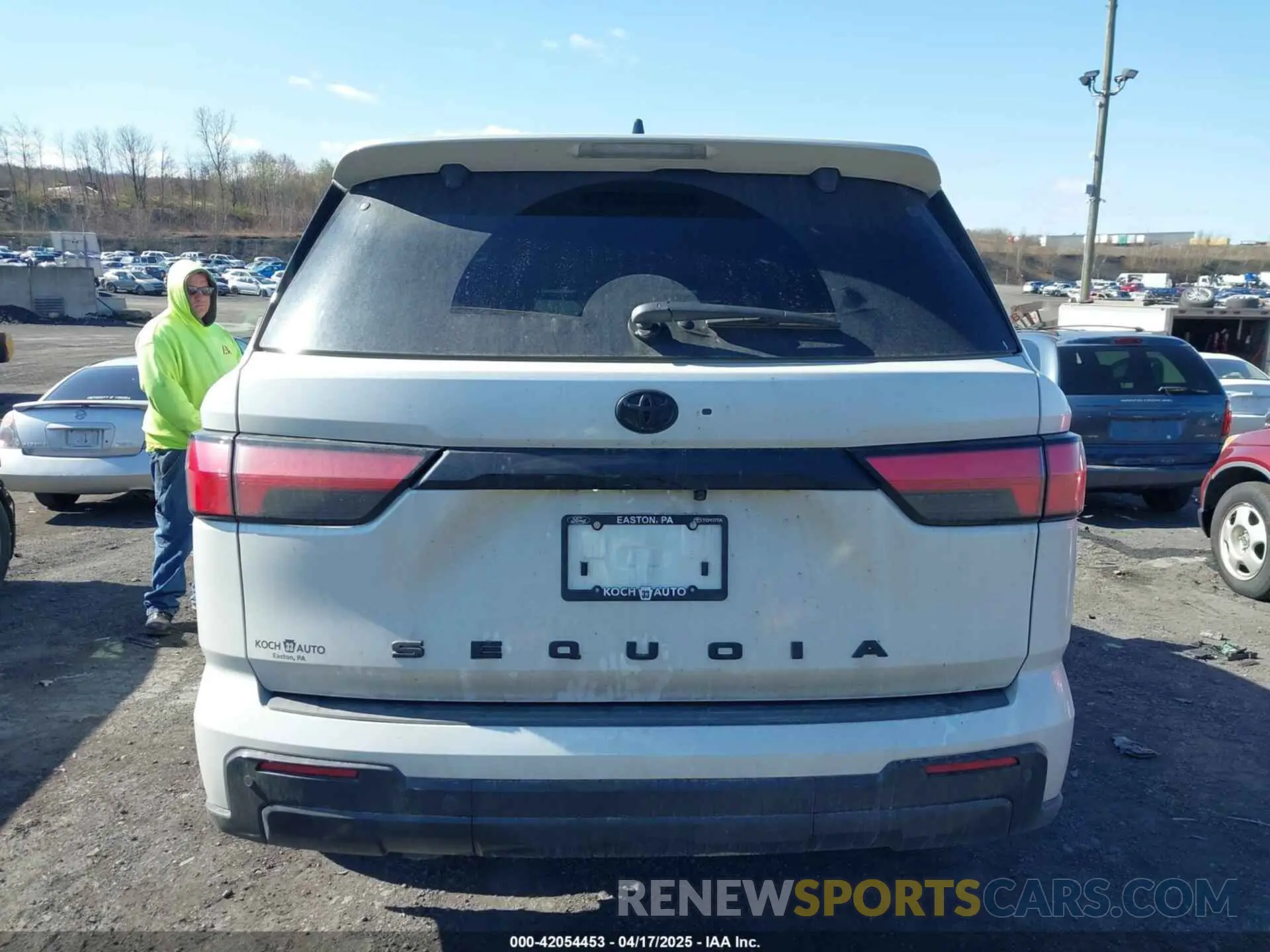 16 Photograph of a damaged car 7SVAAABA5RX044146 TOYOTA SEQUOIA 2024