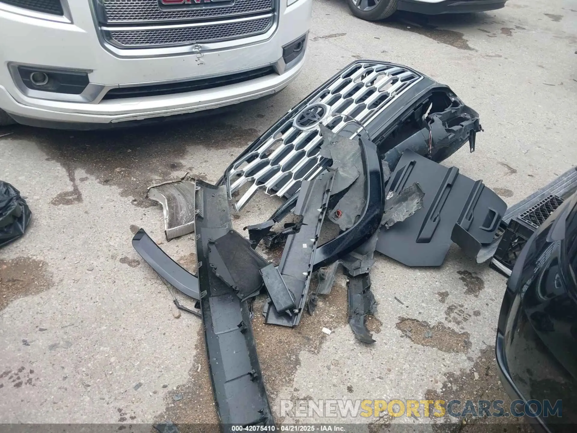 11 Photograph of a damaged car 7SVAAABA6RX025315 TOYOTA SEQUOIA 2024