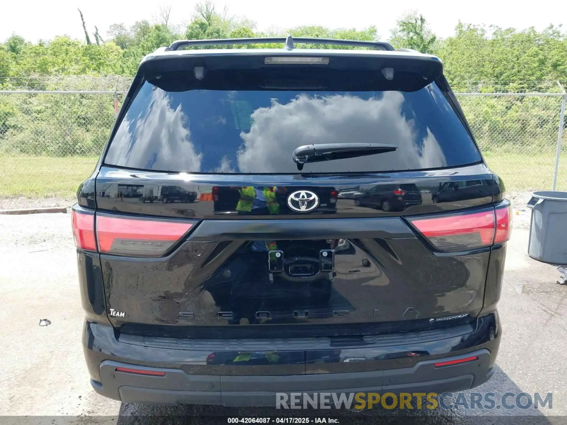 16 Photograph of a damaged car 7SVAAAAA3SX004123 TOYOTA SEQUOIA 2025