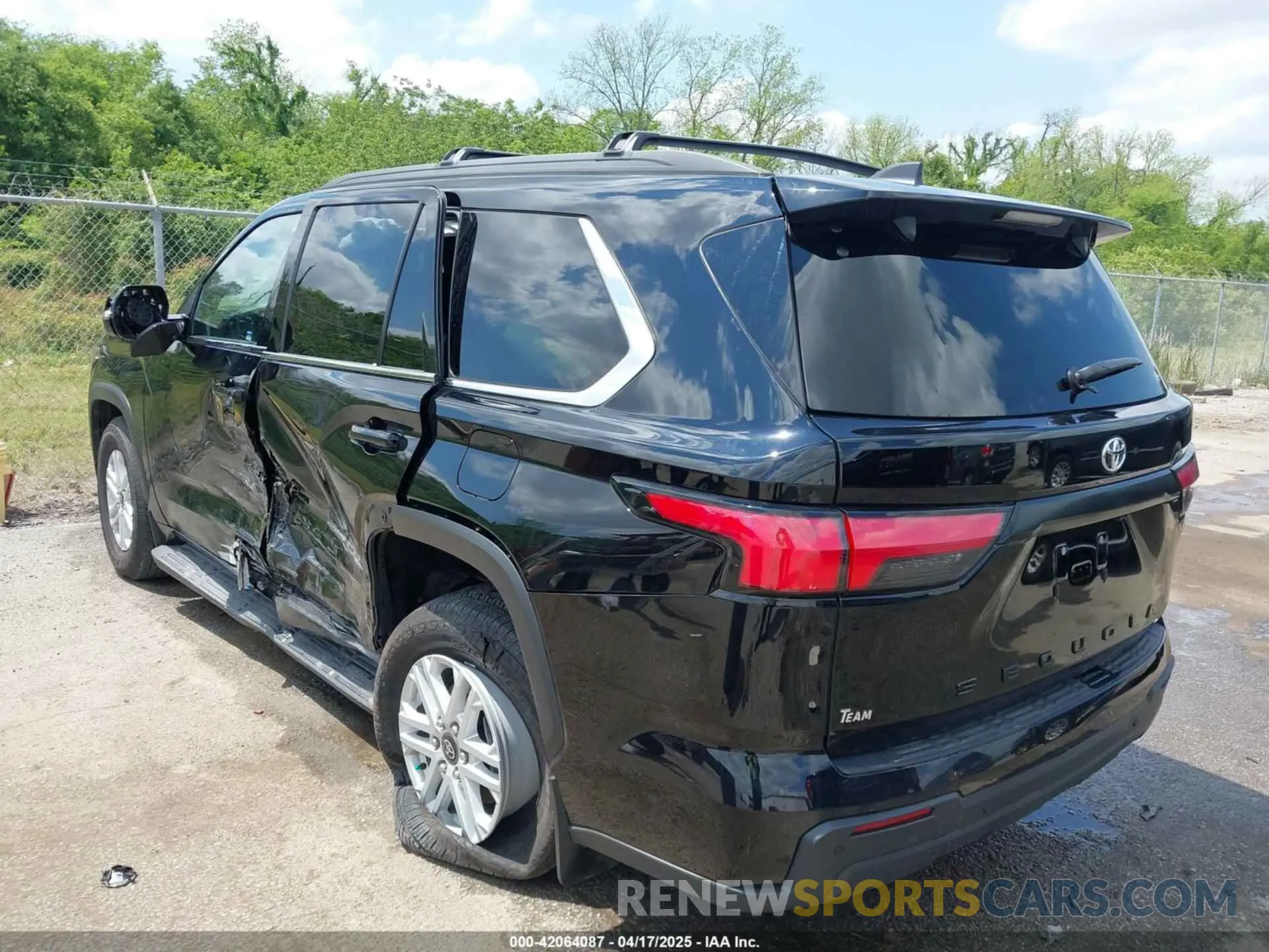 3 Photograph of a damaged car 7SVAAAAA3SX004123 TOYOTA SEQUOIA 2025