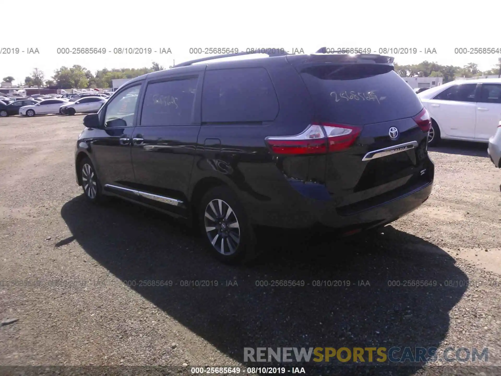 3 Photograph of a damaged car 5TDDZ3DC0KS218873 TOYOTA SIENNA 2019