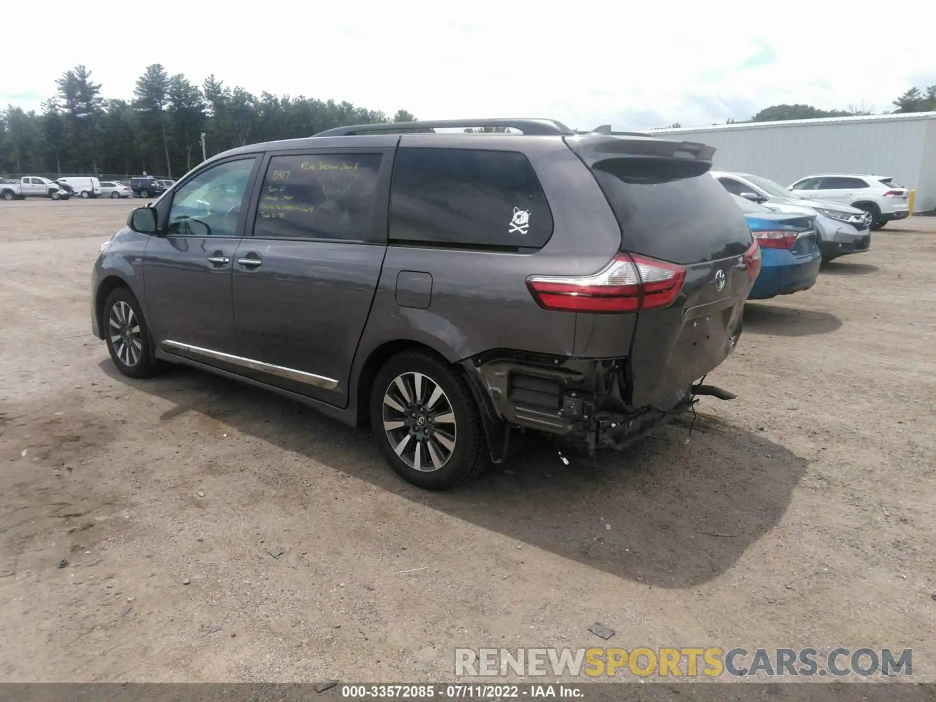 3 Photograph of a damaged car 5TDDZ3DC0KS222664 TOYOTA SIENNA 2019