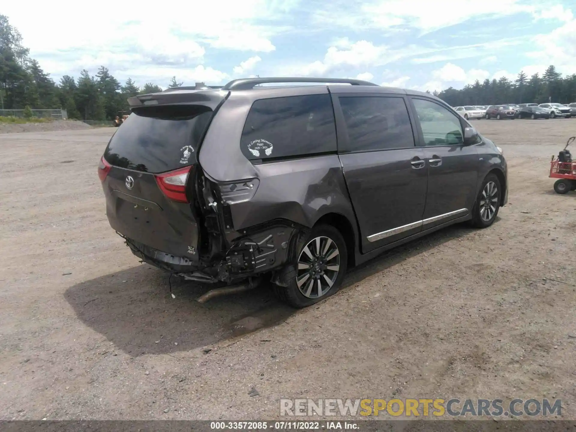 4 Photograph of a damaged car 5TDDZ3DC0KS222664 TOYOTA SIENNA 2019