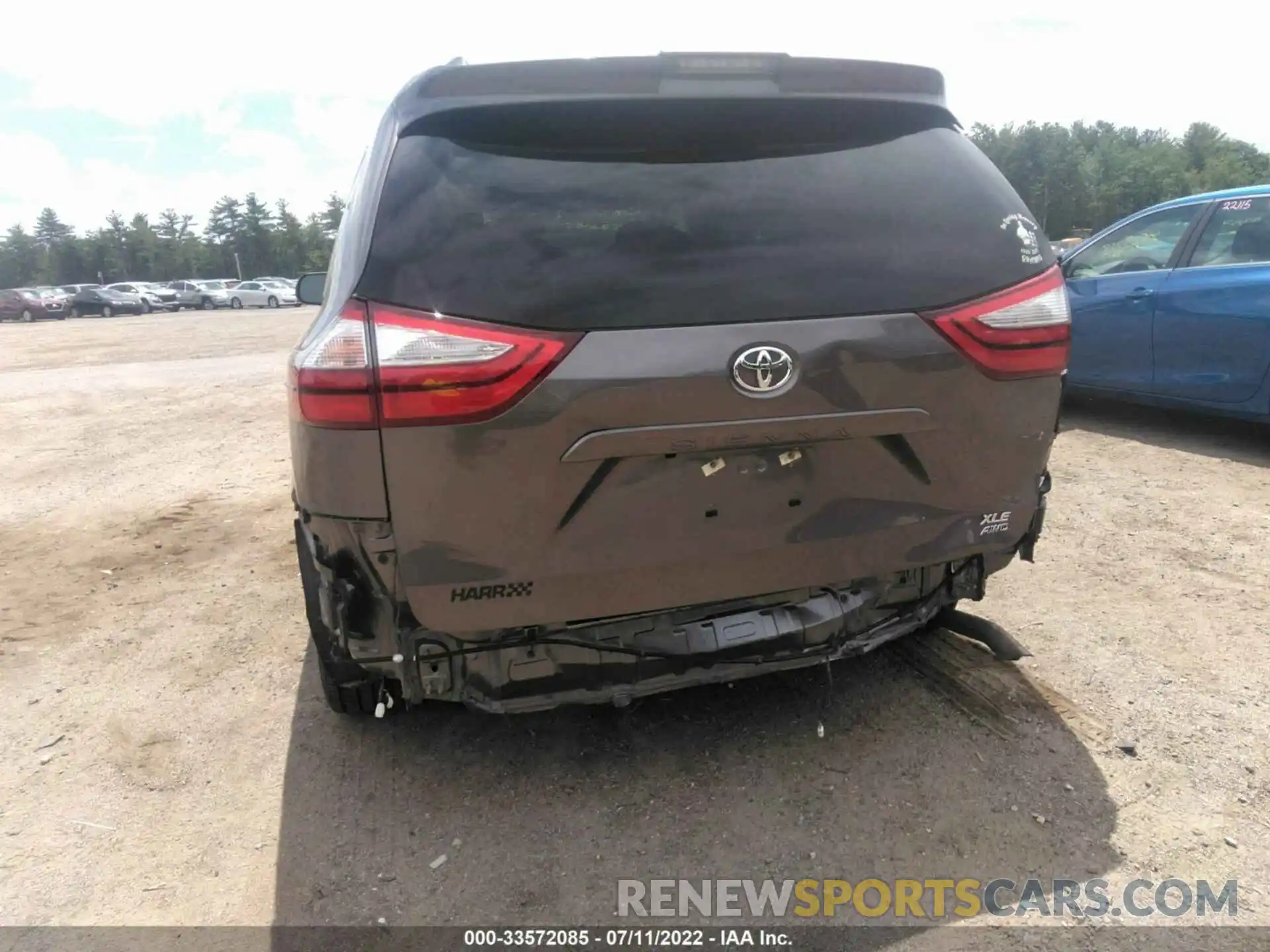 6 Photograph of a damaged car 5TDDZ3DC0KS222664 TOYOTA SIENNA 2019